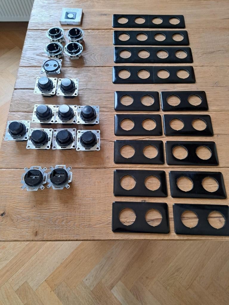 Bakeliet stopcontacten - dimmers - usb - coax - afdekramen, Ophalen of Verzenden, Zo goed als nieuw, Overige typen
