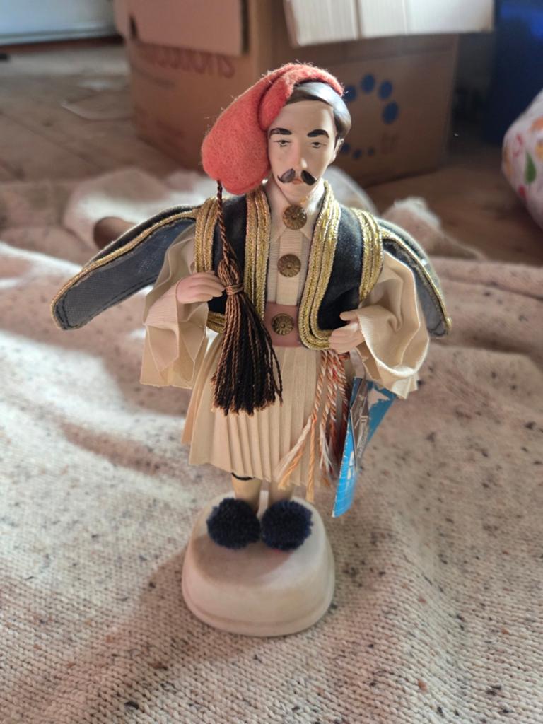 Authentiek Grieks Beeldje - Traditionele Klederdracht, Verzamelen, Beelden en Beeldjes, Ophalen