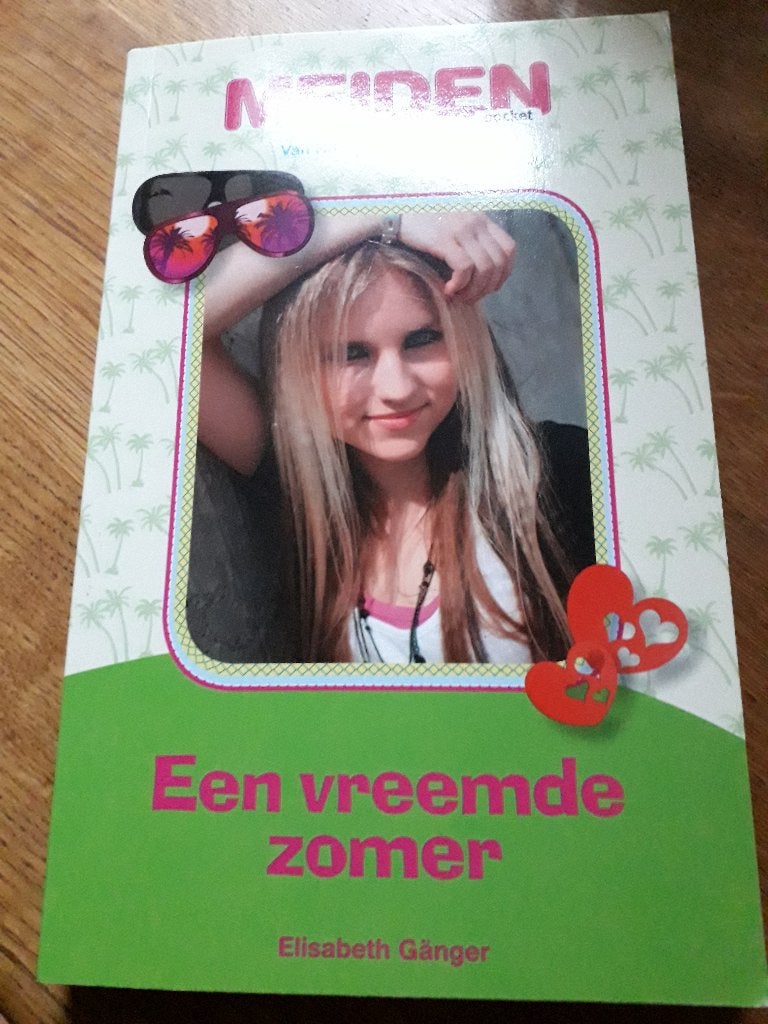 Vreemde zomer, Ophalen of Verzenden, Zo goed als nieuw