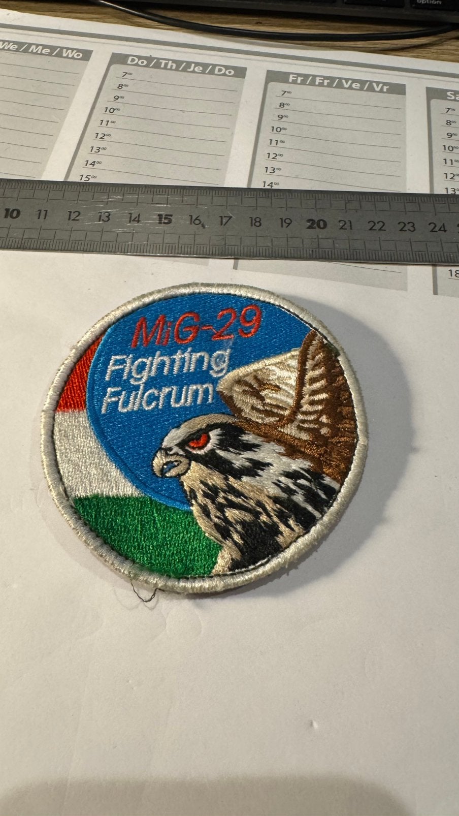 Patch f-16 swirl mig-29 hongarije, Ophalen of Verzenden, Luchtmacht, Nederland, Embleem of Badge
