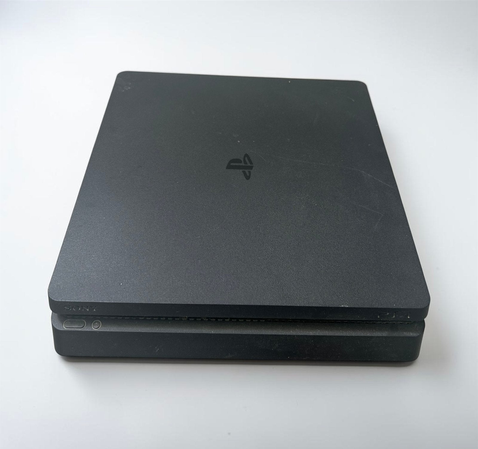 Playstation 4 slim + Philips monitor + controller + 6 games, Spelcomputers en Games, Spelcomputers | Sony PlayStation 4, Ophalen