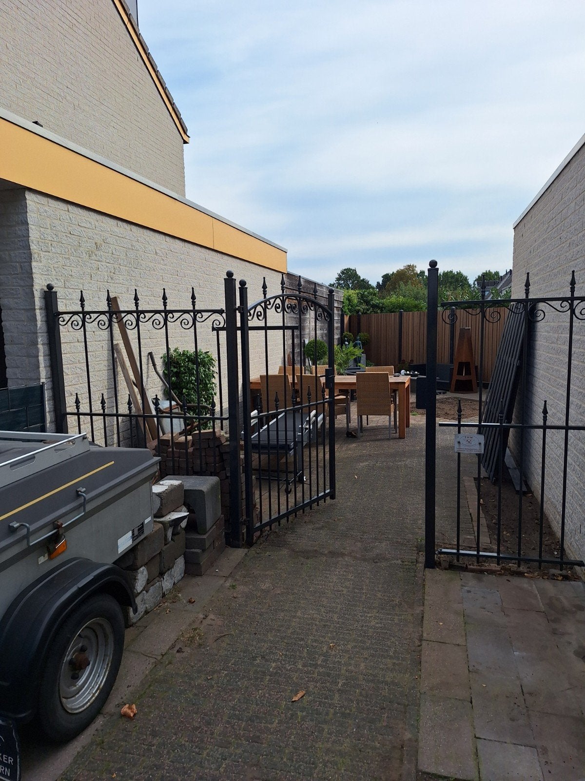 Metalen tuinhek (3,70 meter) met poort, Ophalen, Met poort, Gebruikt, Sierhekwerk