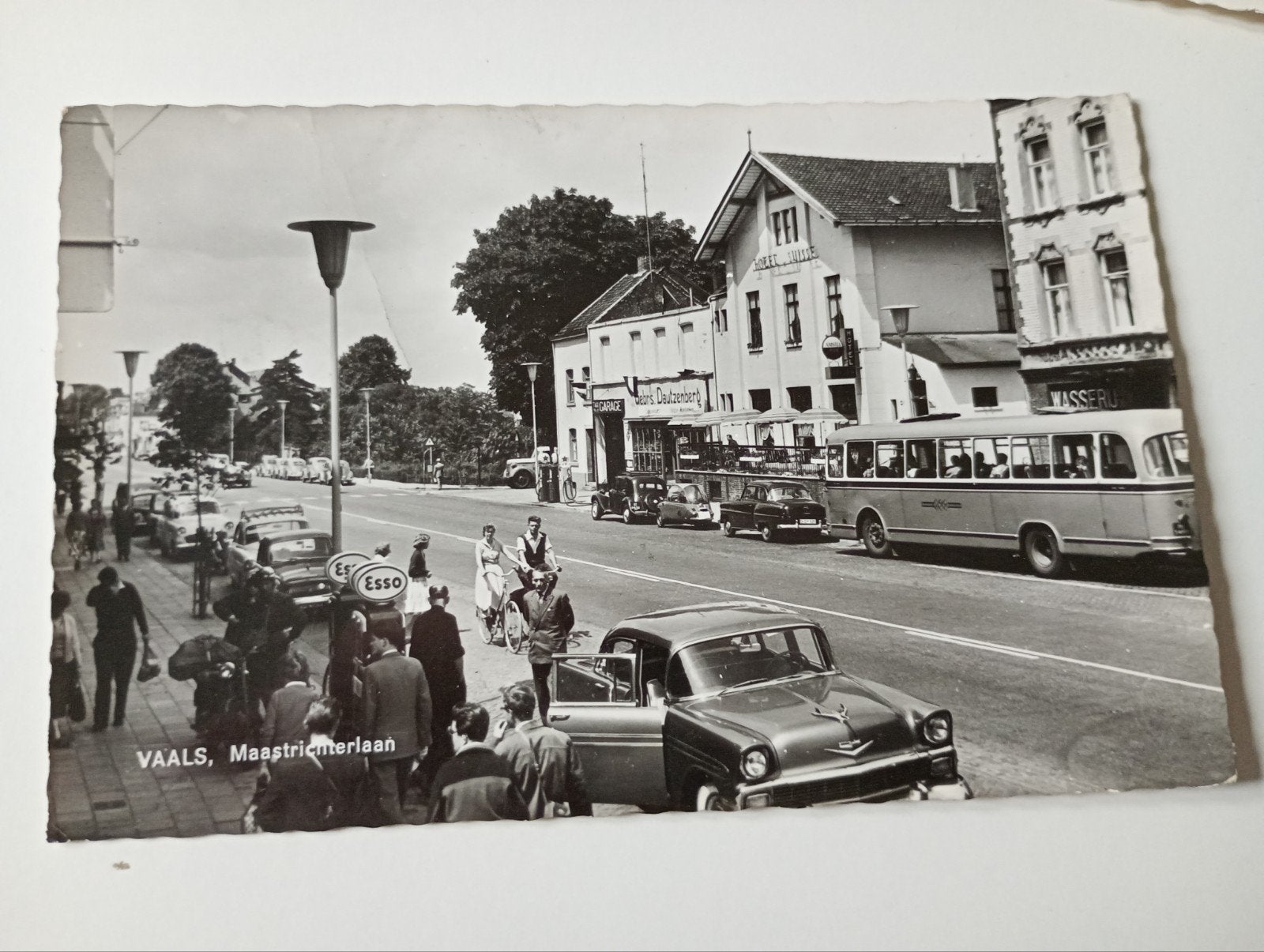 Vaals Tankstation Maastrichterlaan met Auto's 1965, Ophalen of Verzenden, 1960 tot 1980, Gelopen, Limburg