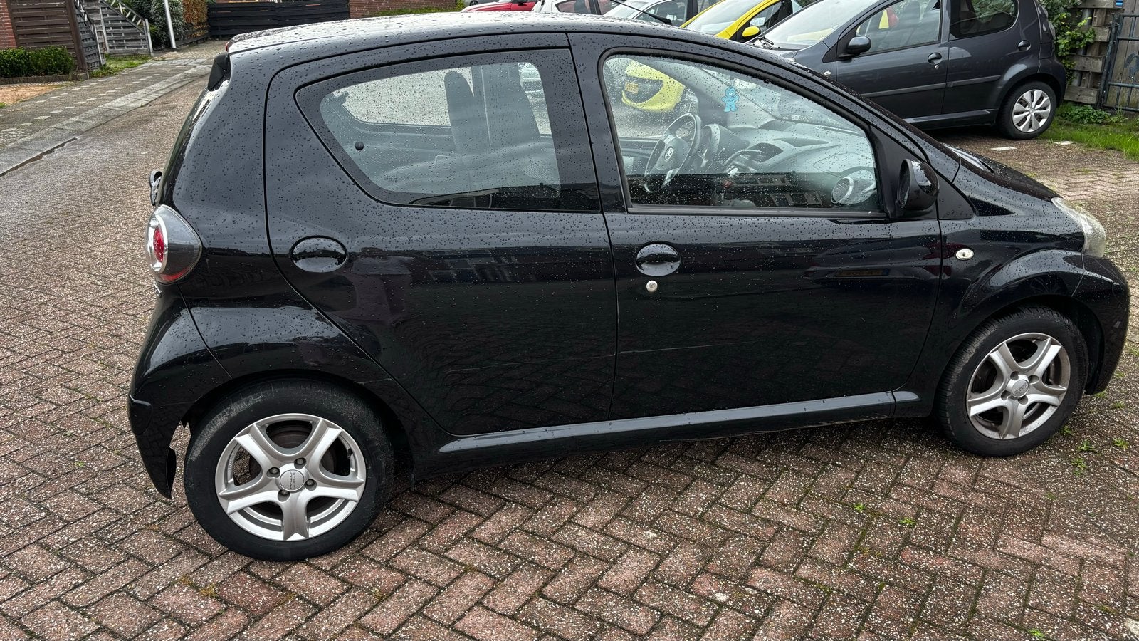 Foto 3 van VERKOCHT Toyota Aygo 1.0 12V Vvt-i 5DRS MMT 2013 Zwart