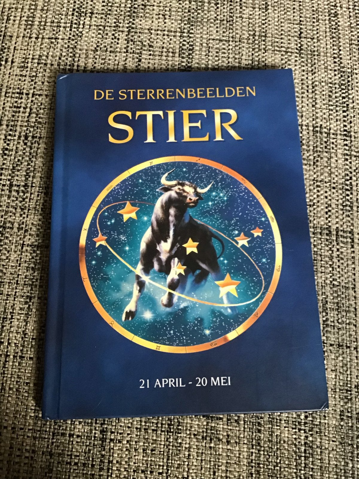 De Sterrenbeelden: Stier - Boek over Astrologie, Ophalen of Verzenden, Zo goed als nieuw, Astrologie, Achtergrond en Informatie