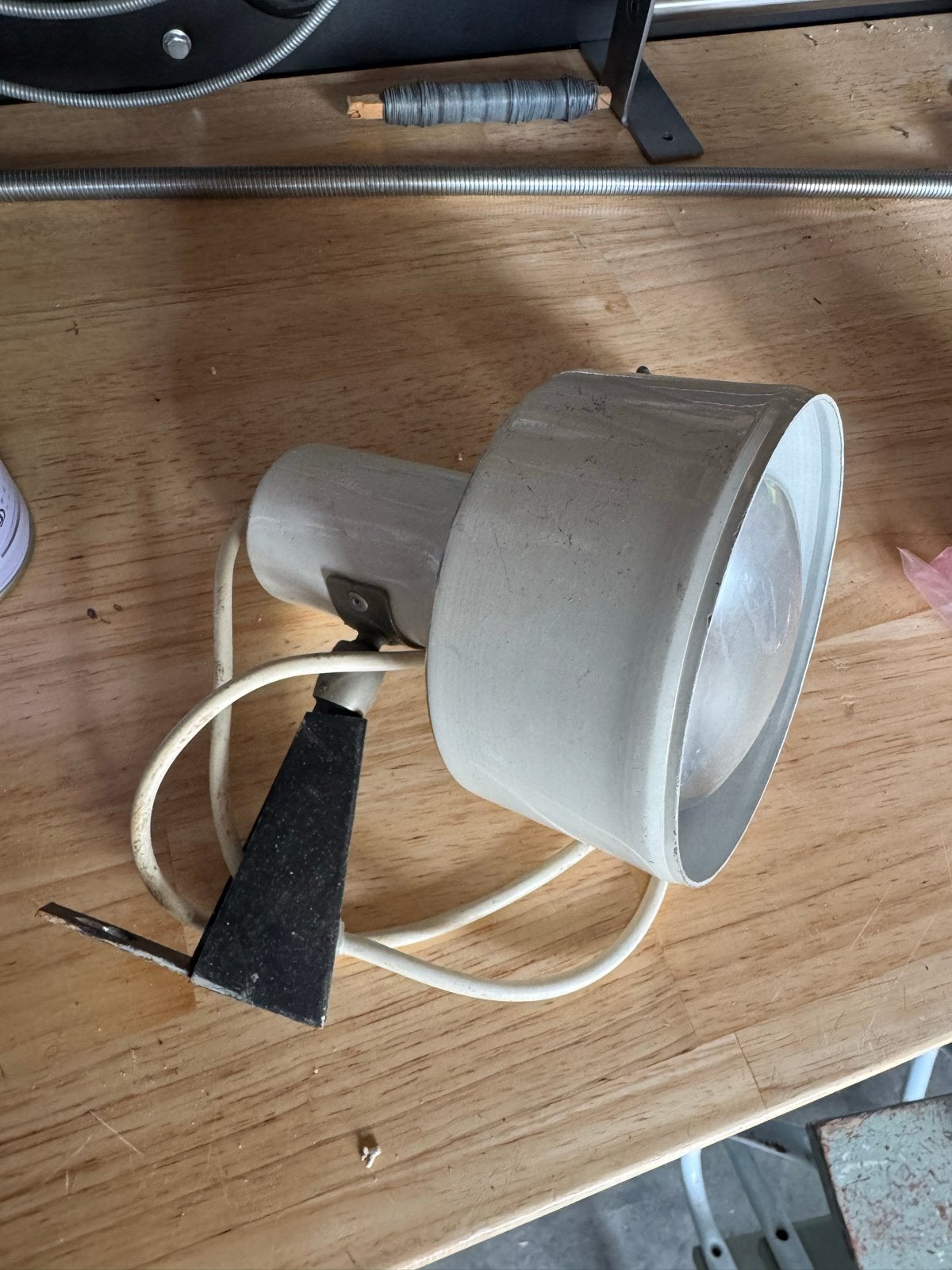 Vintage Anvia Almelo wandlamp/spot, wit metaal, jaren '60, Antiek en Kunst, Antiek | Lampen, Ophalen of Verzenden