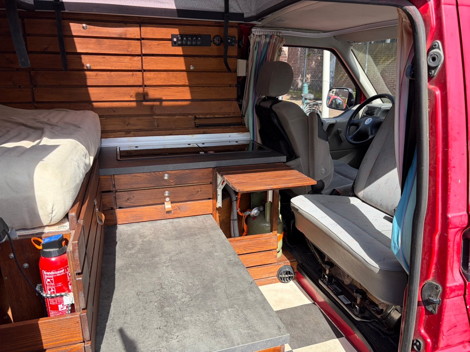 Volkswagen transporter t4 off-grid surf camper, Chemisch toilet, Buscamper of Camperbus, Hefdak, Volkswagen