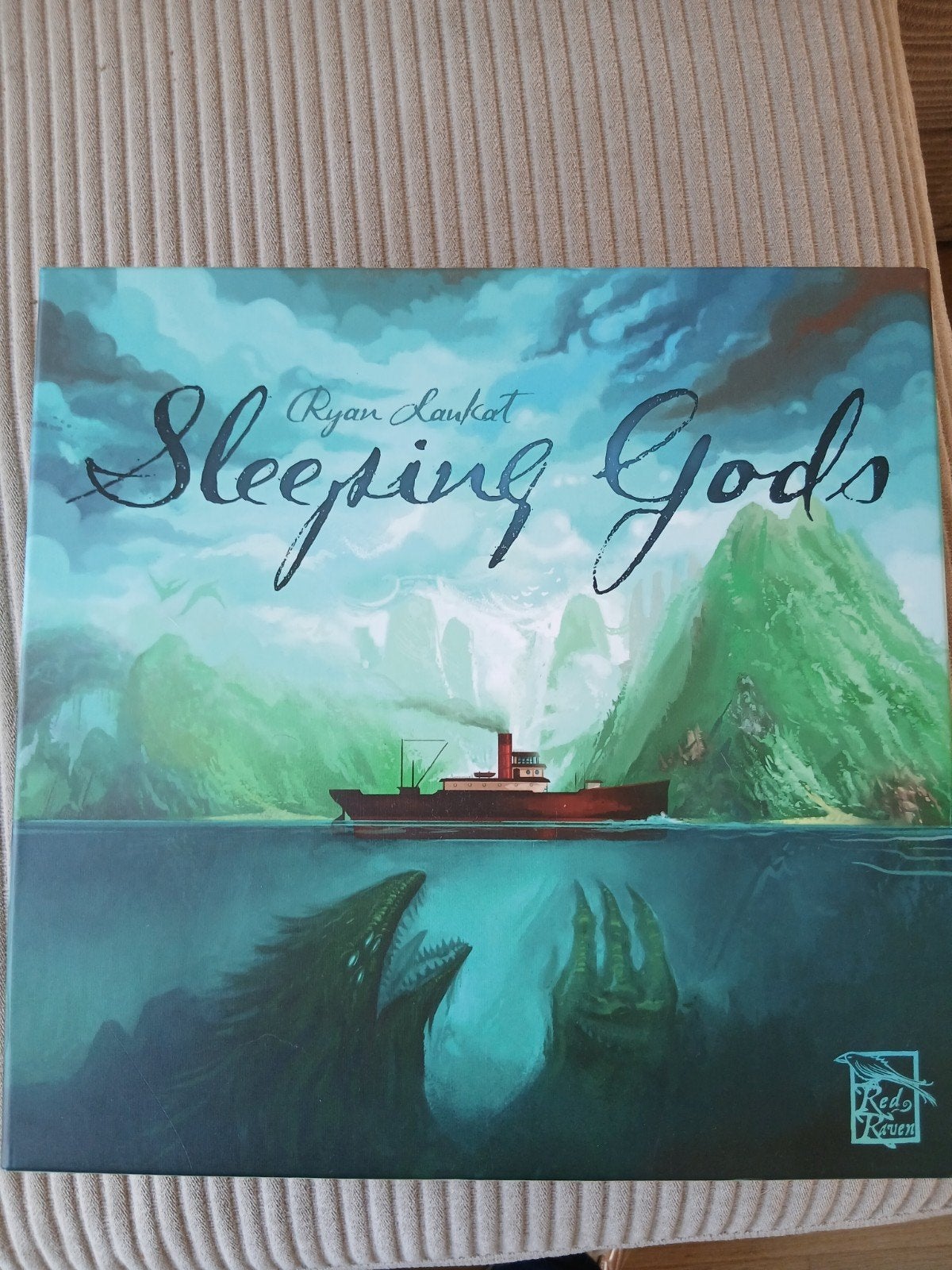Sleeping Gods met luxe inleg - Zo goed als nieuw, Een of twee spelers, Ophalen of Verzenden, Zo goed als nieuw, Red Raven Games