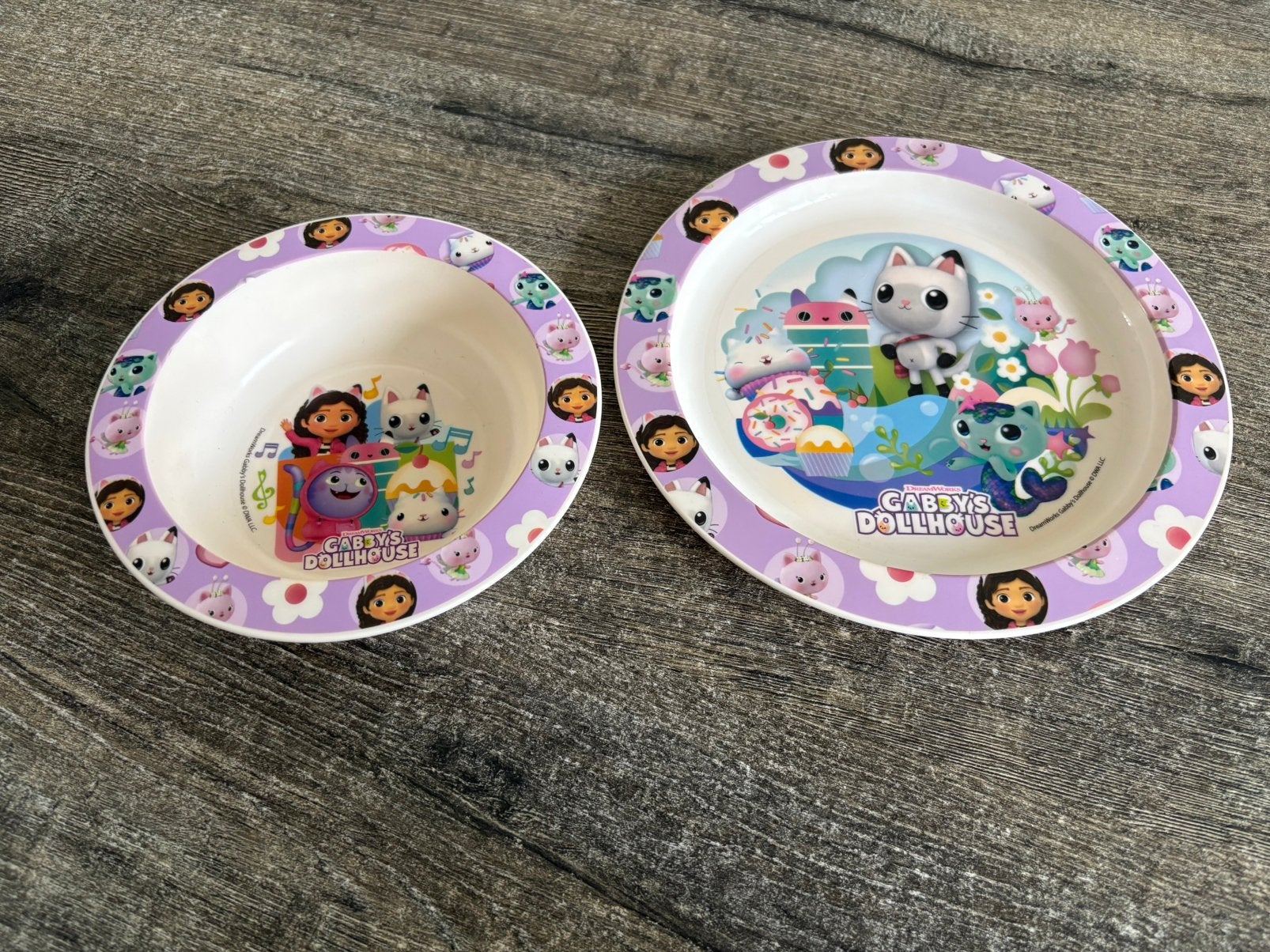 Gabby’s dollhouse plastic servies (bord, bakje), Huis en Inrichting, Ophalen of Verzenden, Zo goed als nieuw