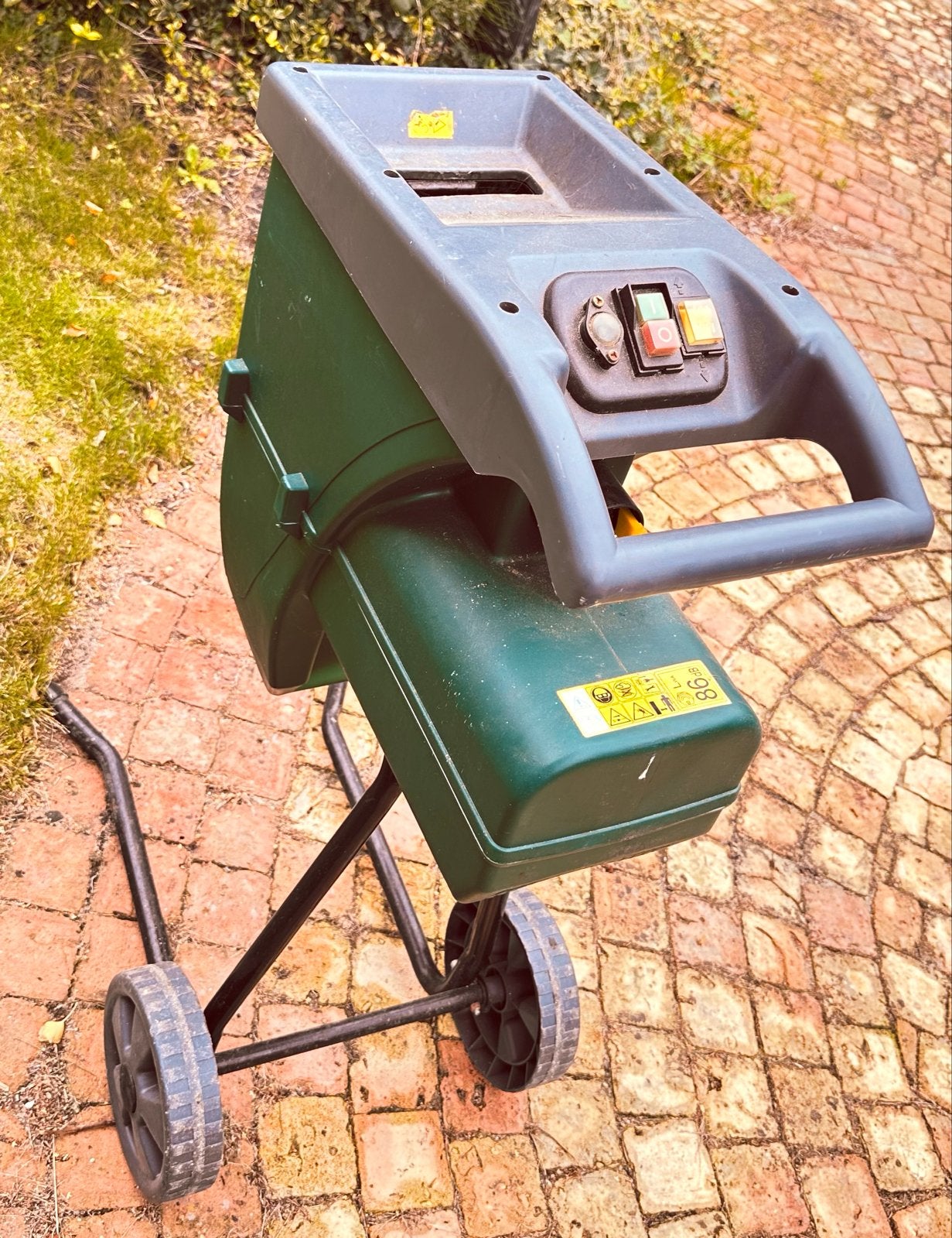 Elektrische hakselaar voor tuin en snoeiafval, Ophalen, Gebruikt, Elektrisch