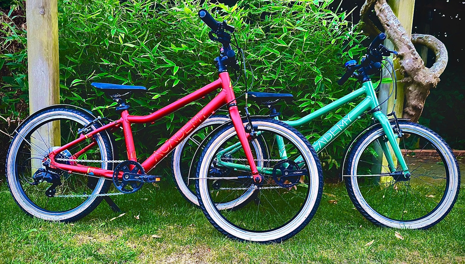 2 X ACADEMY Grade 4 - 20inch - top staat (Woom), Ophalen, Zo goed als nieuw, Aluminium, V-brakes