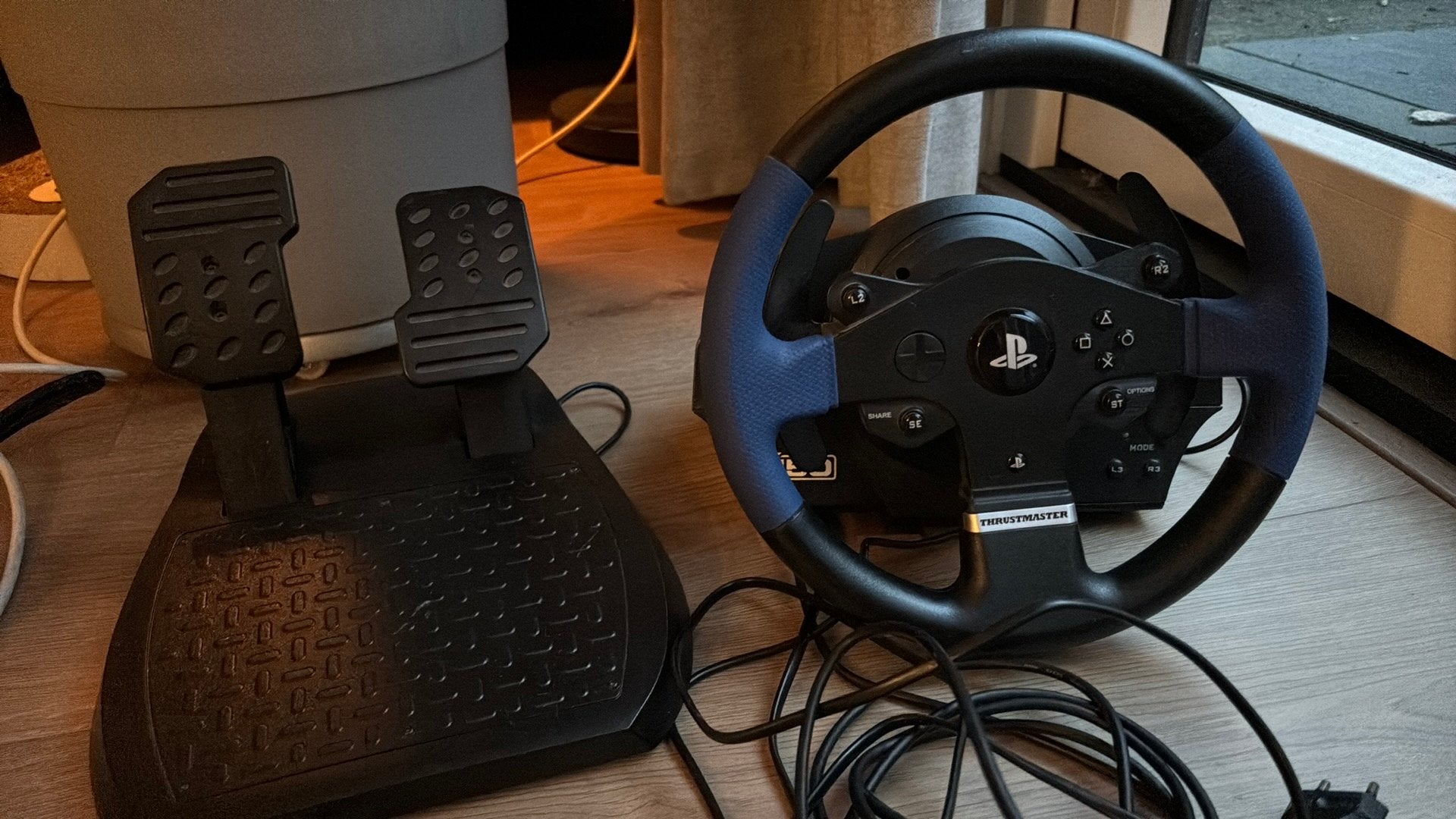 Thrustmaster T150 Force Feedback Racestuur + Pedalen, Spelcomputers en Games, Ophalen, Gebruikt, Stuur of Pedalen, PlayStation 5