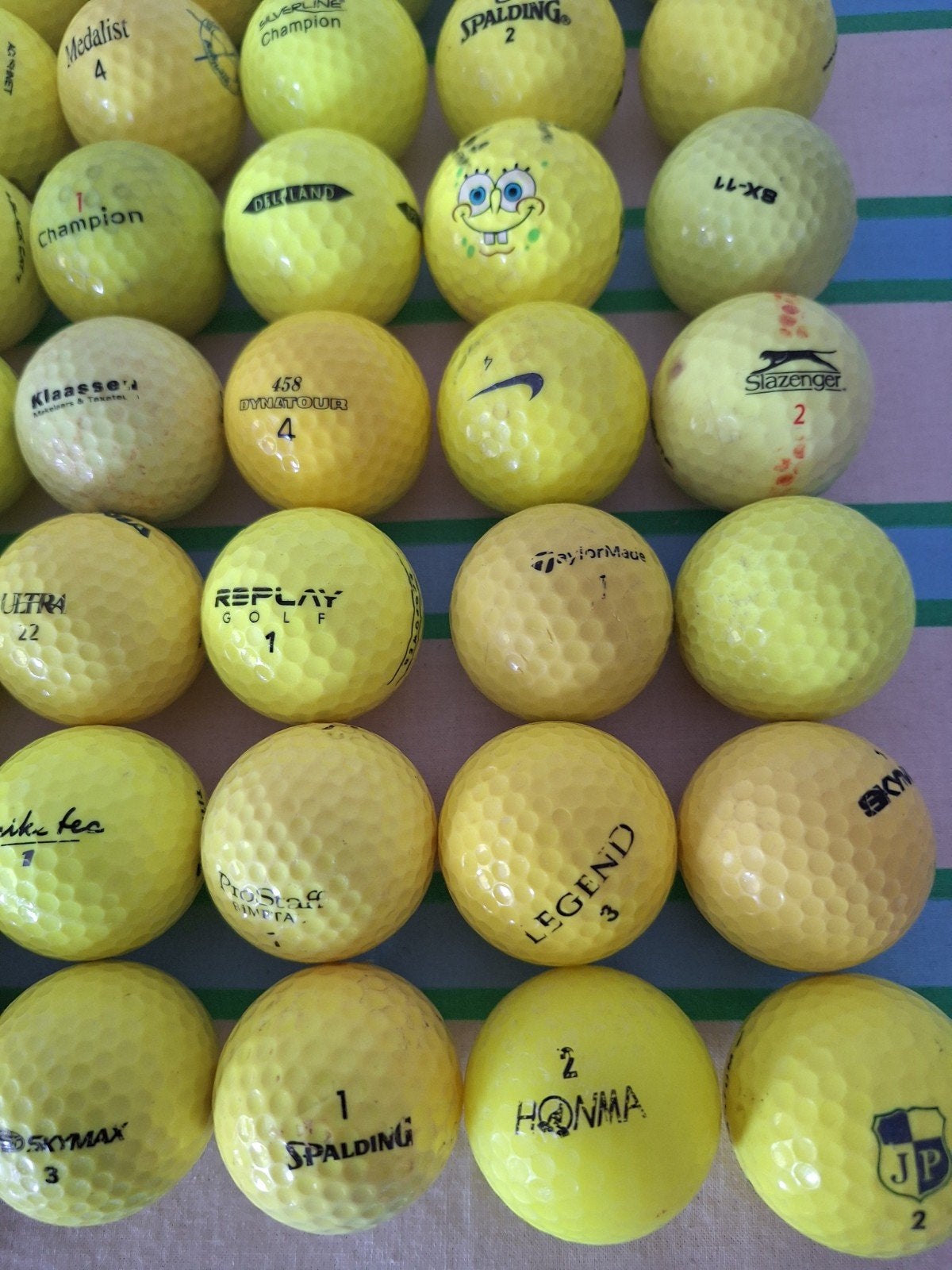 100 gebruikt gelen golfballen alle merken door elkaar, Ophalen of Verzenden, Bal(len)