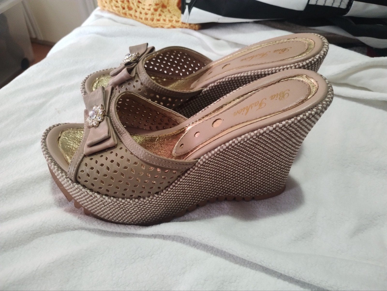 Bia Fashion Sleehakken - Beige/Goud, Bia Fashion, Beige, Zo goed als nieuw, Sandalen of Muiltjes