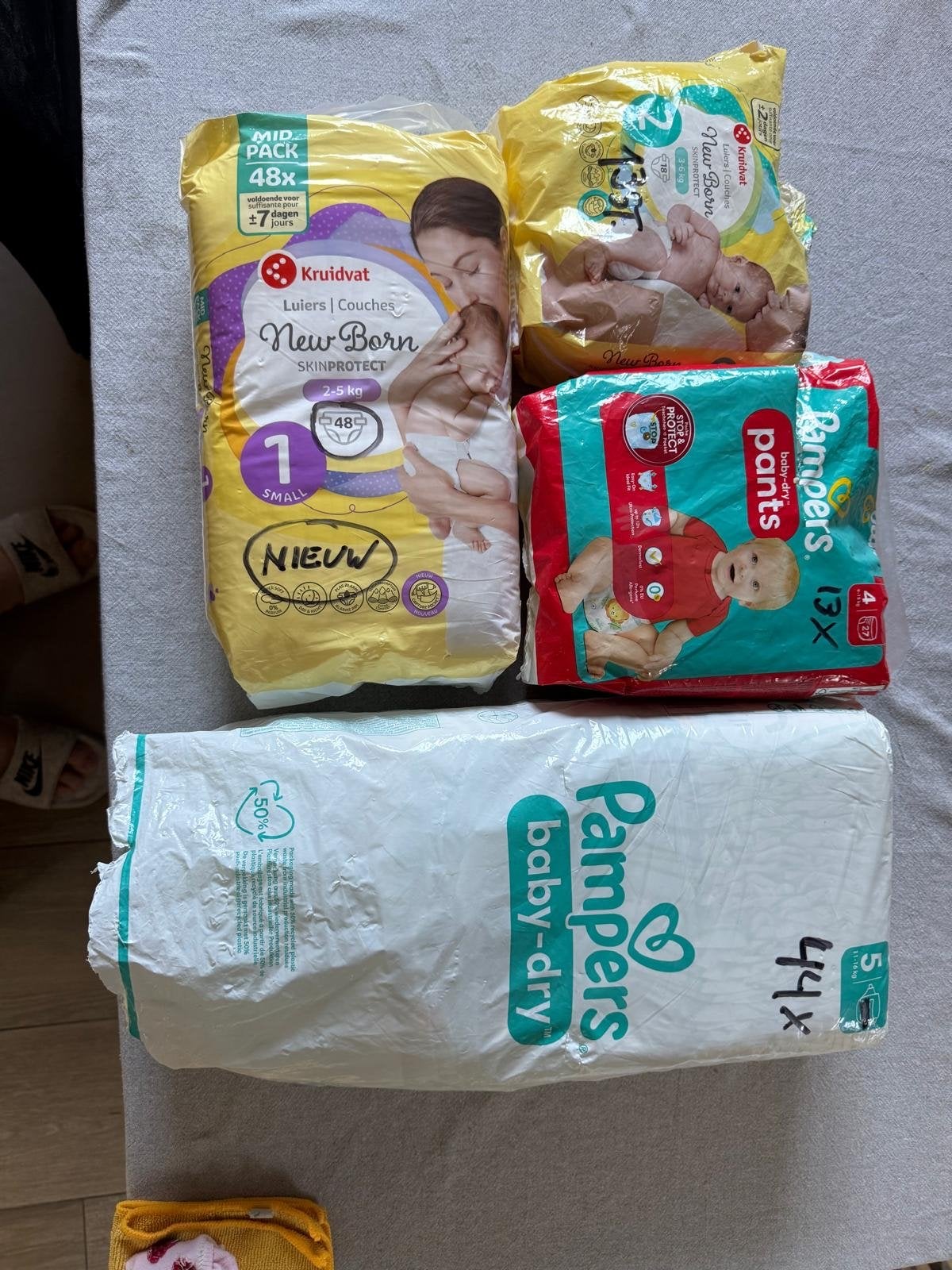 Diverse luiers: Kruidvat New Born en Pampers Baby-Dry, Ophalen, Nieuw