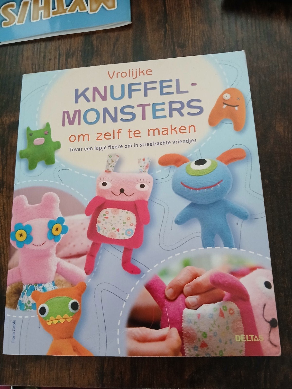 Vrolijke Knuffelmonsters om zelf te maken, Boeken, Ophalen, Zo goed als nieuw, Borduren en Naaien