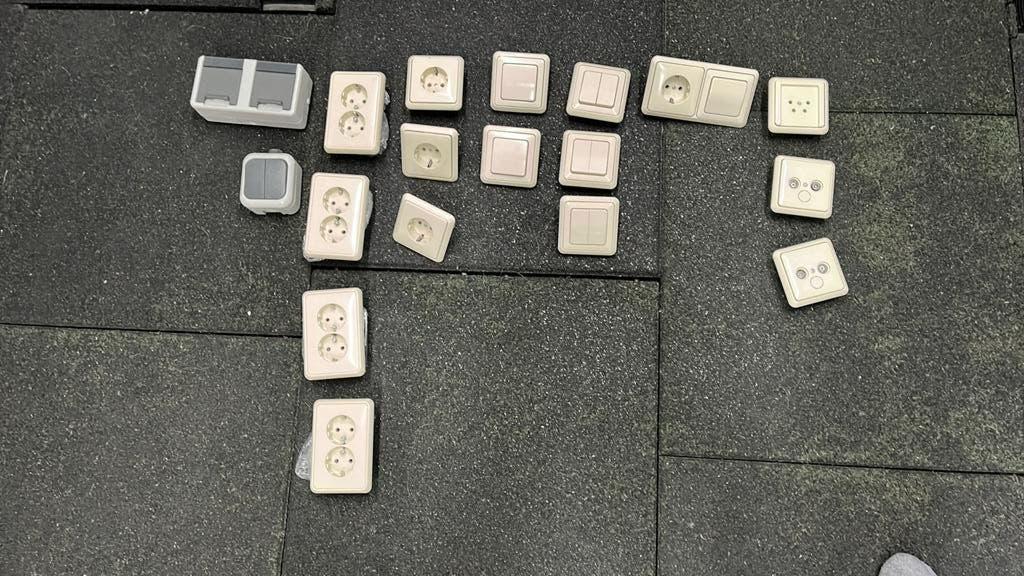 Jung creme inbouw cd diverse wcd stopcontact schakelaar, Ophalen of Verzenden, Zo goed als nieuw, Overige typen