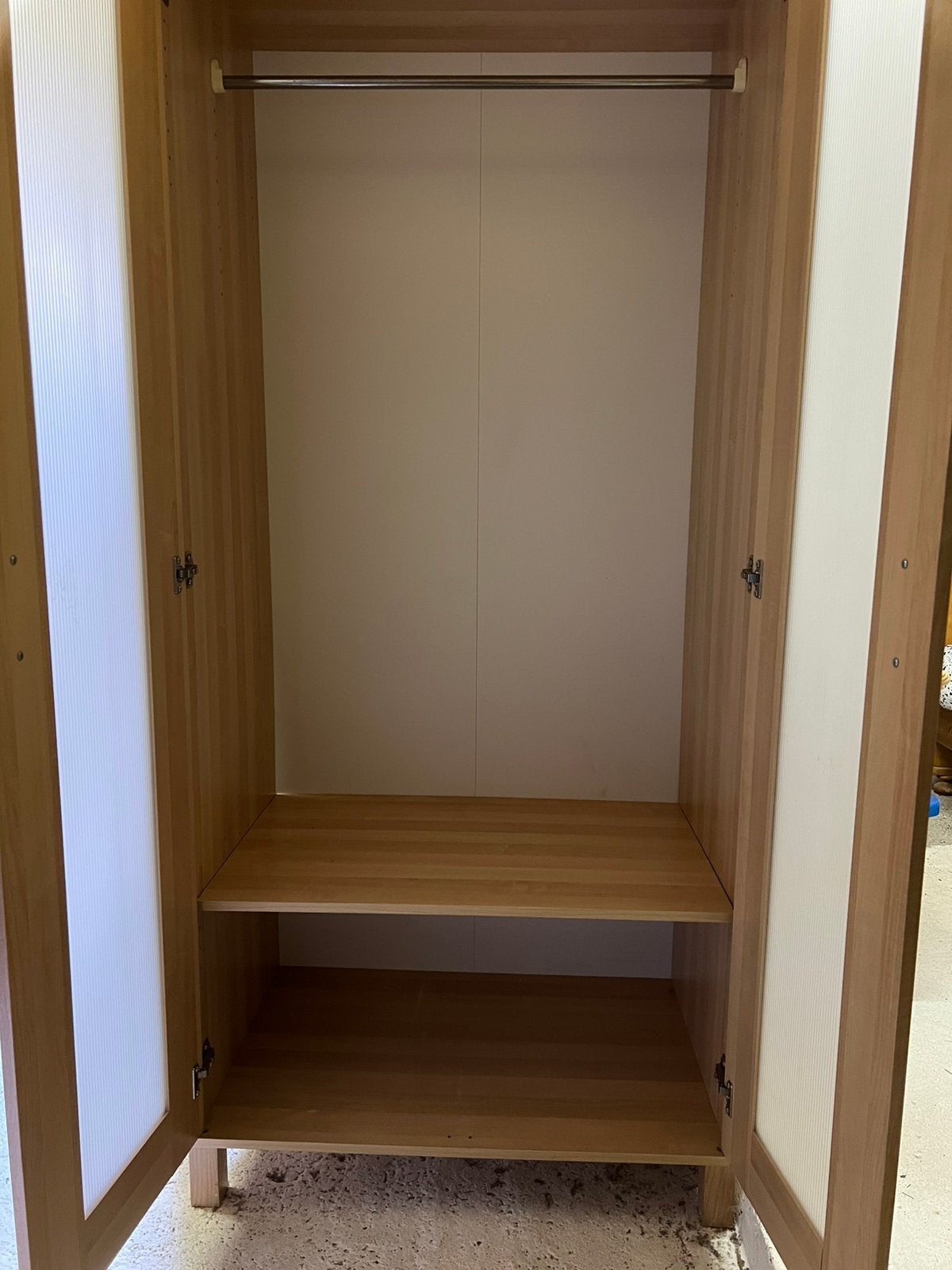 2-deurs hang-/legkast Ikea, Ophalen, Met deur(en), 50 tot 100 cm, Zo goed als nieuw