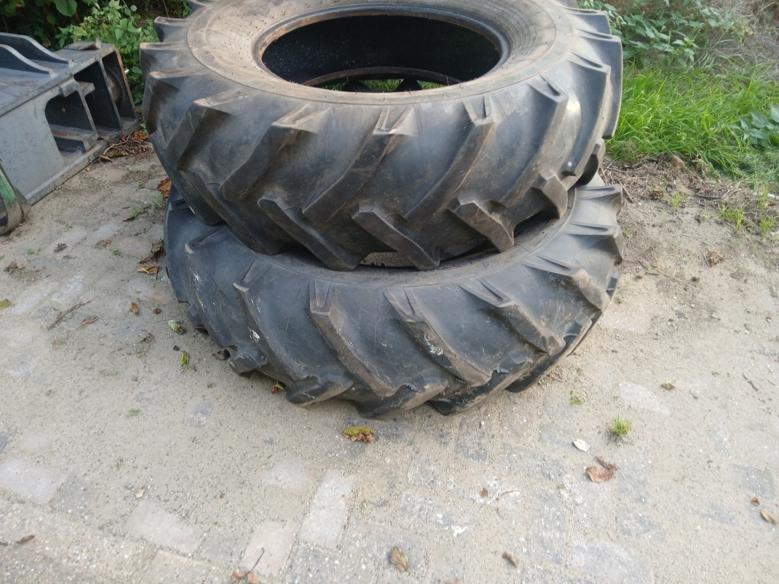 18.4  r30 trekkerbanden, Ophalen of Verzenden