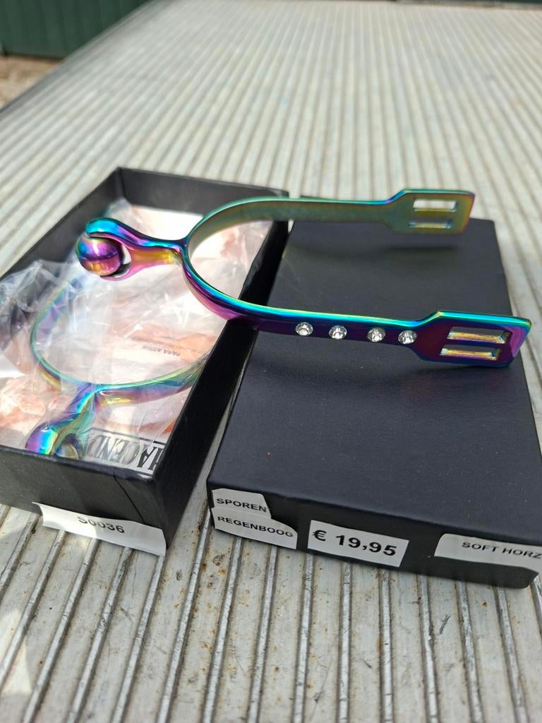 Nieuw sporen rainbow dames met bal en steentjes, Debaronesruitersport@hotmail.com, Geen, Nieuw, Ophalen of Verzenden