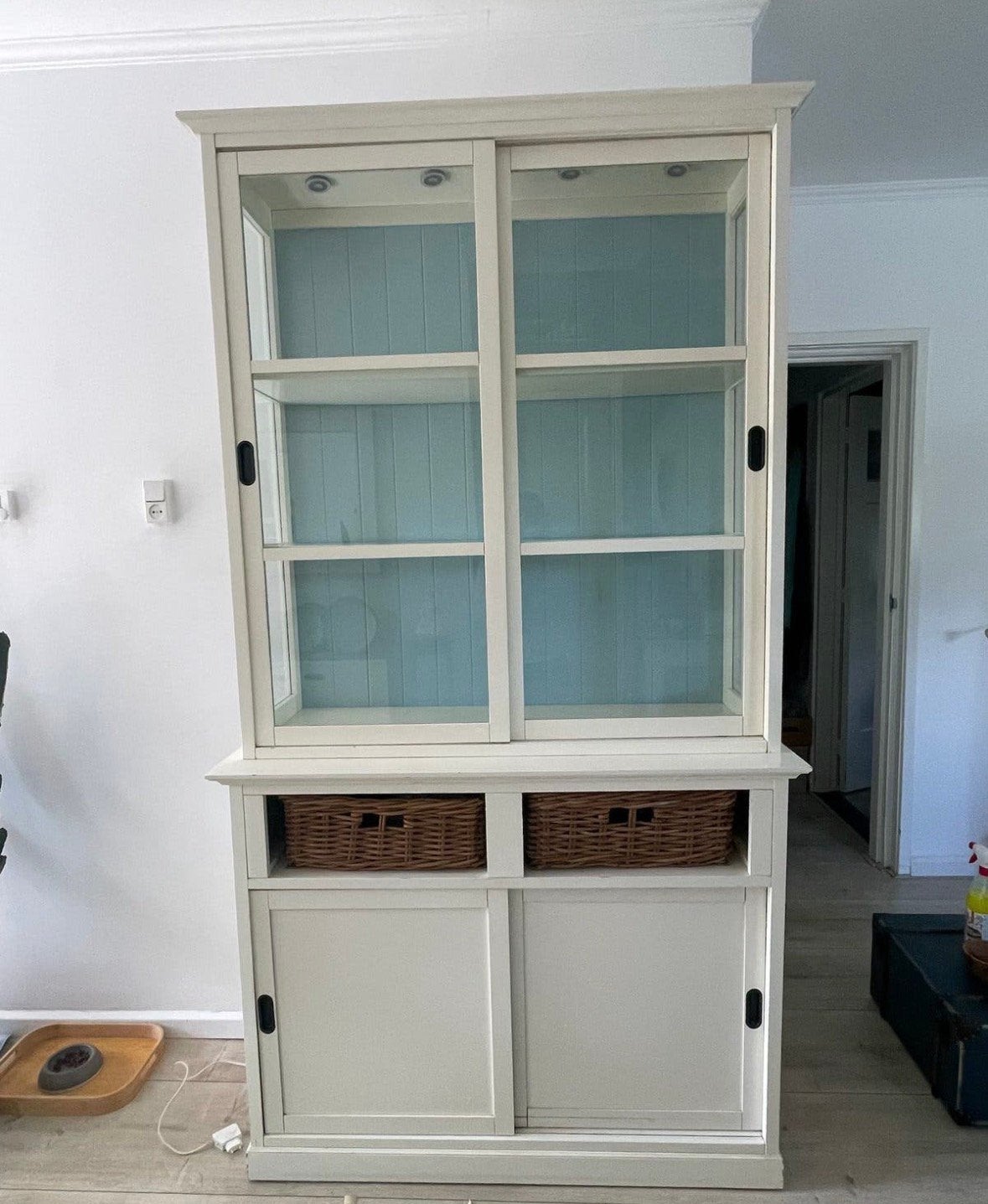 Buffetkast met rieten mandjes, Huis en Inrichting, Ophalen, 100 tot 150 cm, Zo goed als nieuw, Minder dan 100 cm