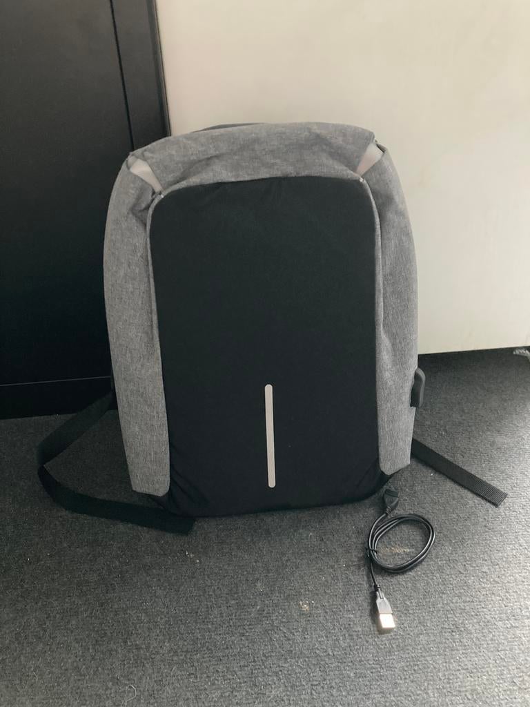 Nieuwe zwart/grijze rugtas met USB-oplaadpoort, 25 tot 40 cm, Nieuw, Ophalen of Verzenden, Overige merken