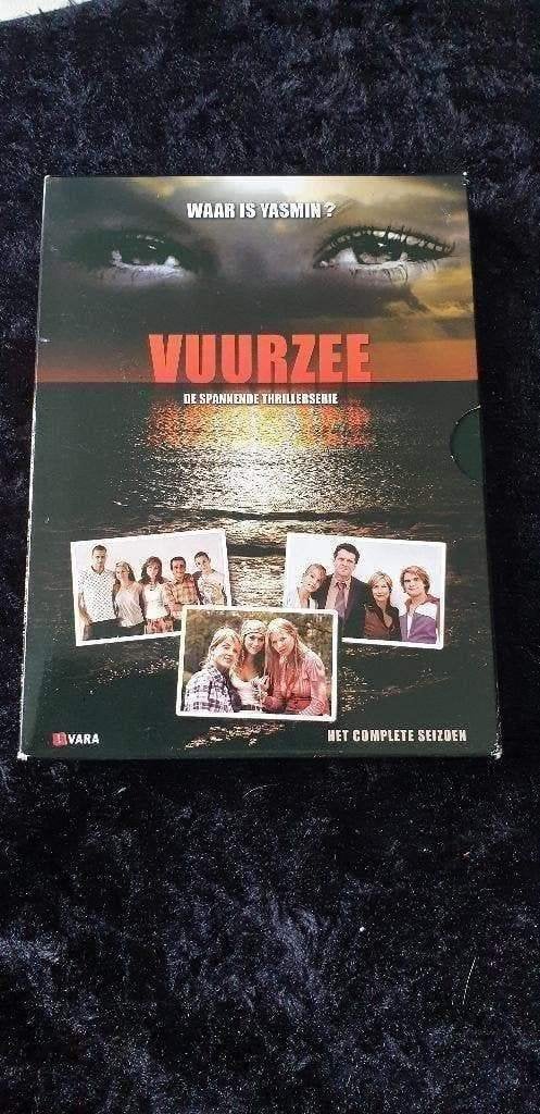 Te koop.dvd box Vuurzee  seizoen 1 waar is yasmin, Cd's en Dvd's, Vanaf 12 jaar, Ophalen of Verzenden, Zo goed als nieuw, Thriller