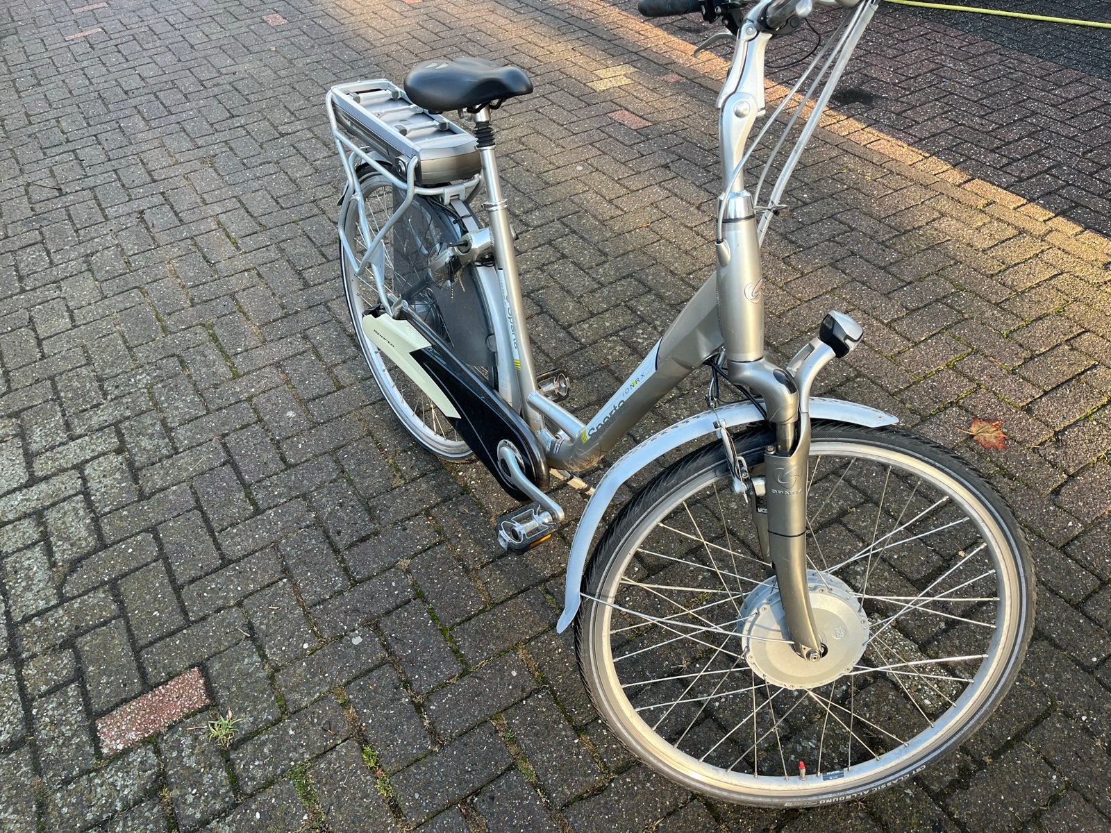 Defecte Sparta elektrische fiets, Ophalen, Gebruikt, 30 tot 50 km per accu, Sparta