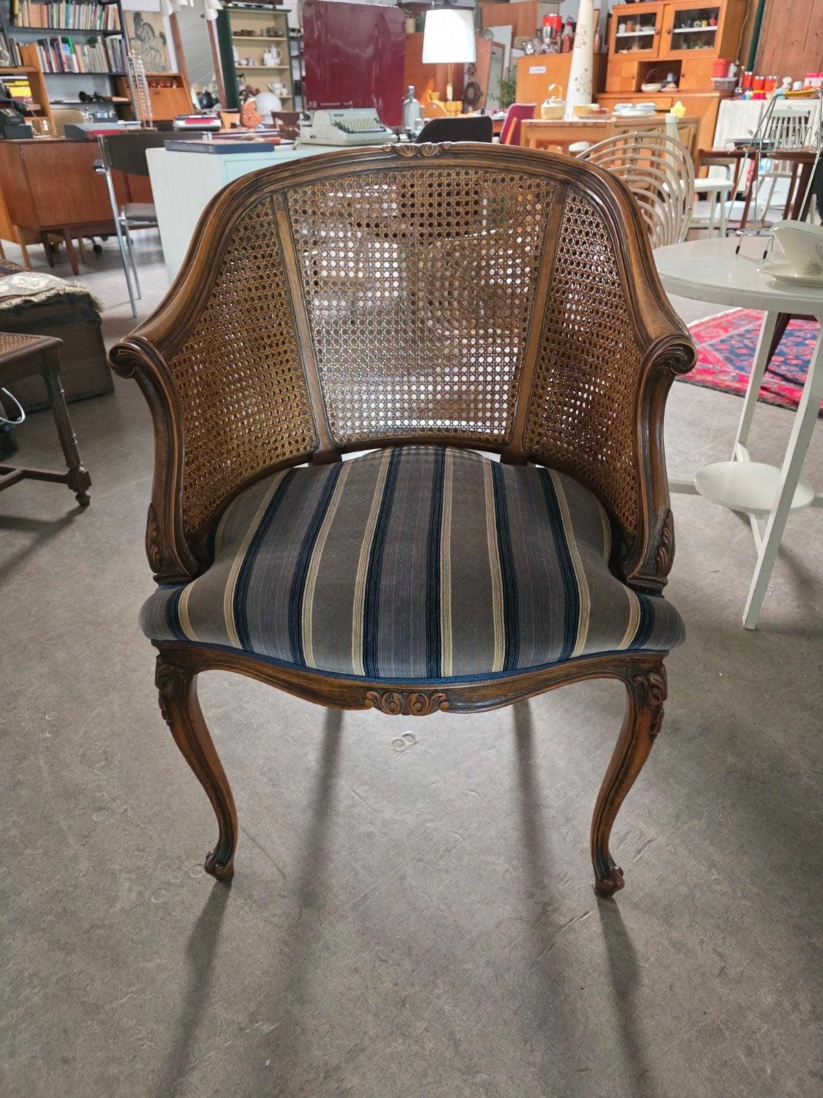 Antieke rotan stoel met gestreepte bekleding, Ophalen of Verzenden