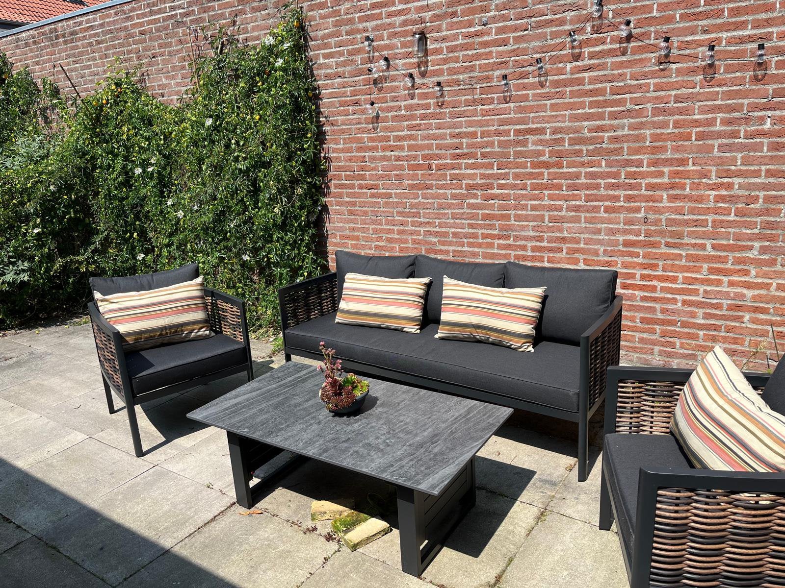 Jysk Loungeset - Zwart Rotan met Hoogteverstelbate Tafel, Ophalen, Zo goed als nieuw