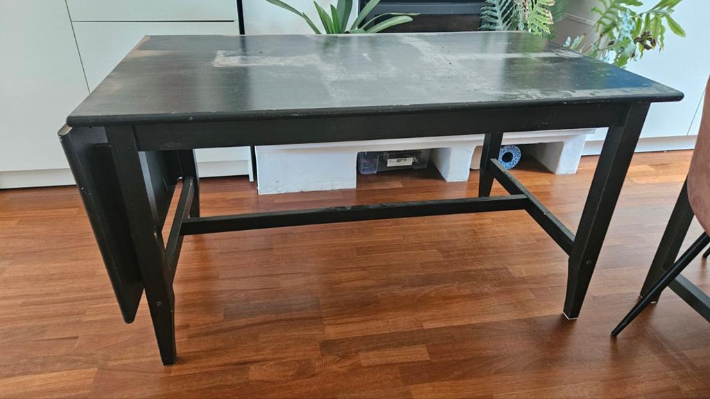 Gratis IKEA Leksvik tafel zwart met 4 stoelen, Huis en Inrichting, Tafels | Eettafels, Ophalen, Gebruikt, 100 tot 150 cm, Klassiek, functioneel