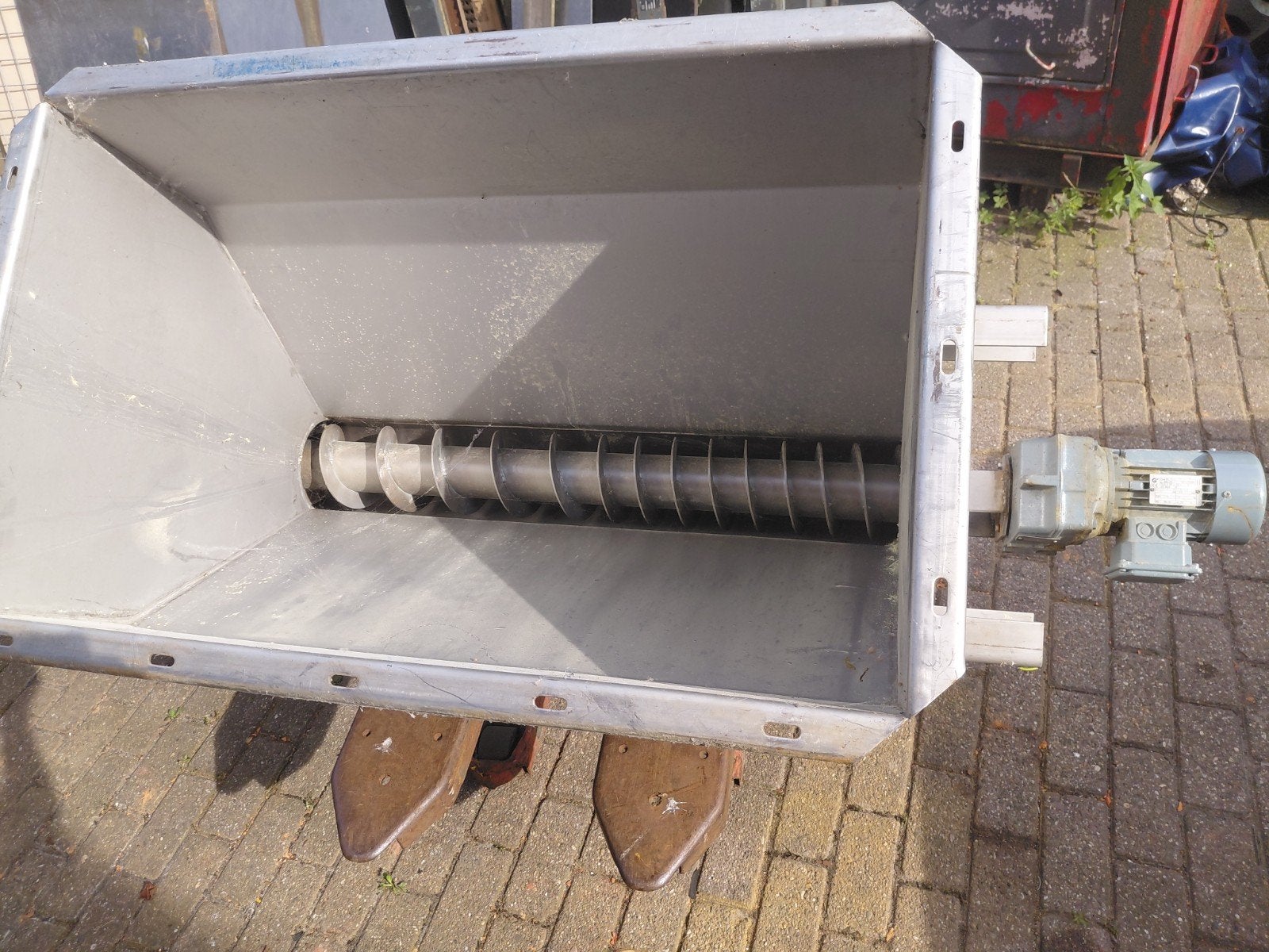 Schroeftransporteur rvs met trechter en motor, Ophalen