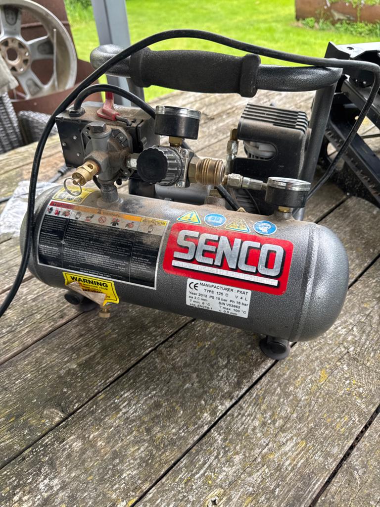 Senco PC1010 Compressor - Compact en Krachtig, Doe-het-zelf en Verbouw, Gebruikt, 6 tot 10 bar, Ophalen of Verzenden, Minder dan 200 liter/min