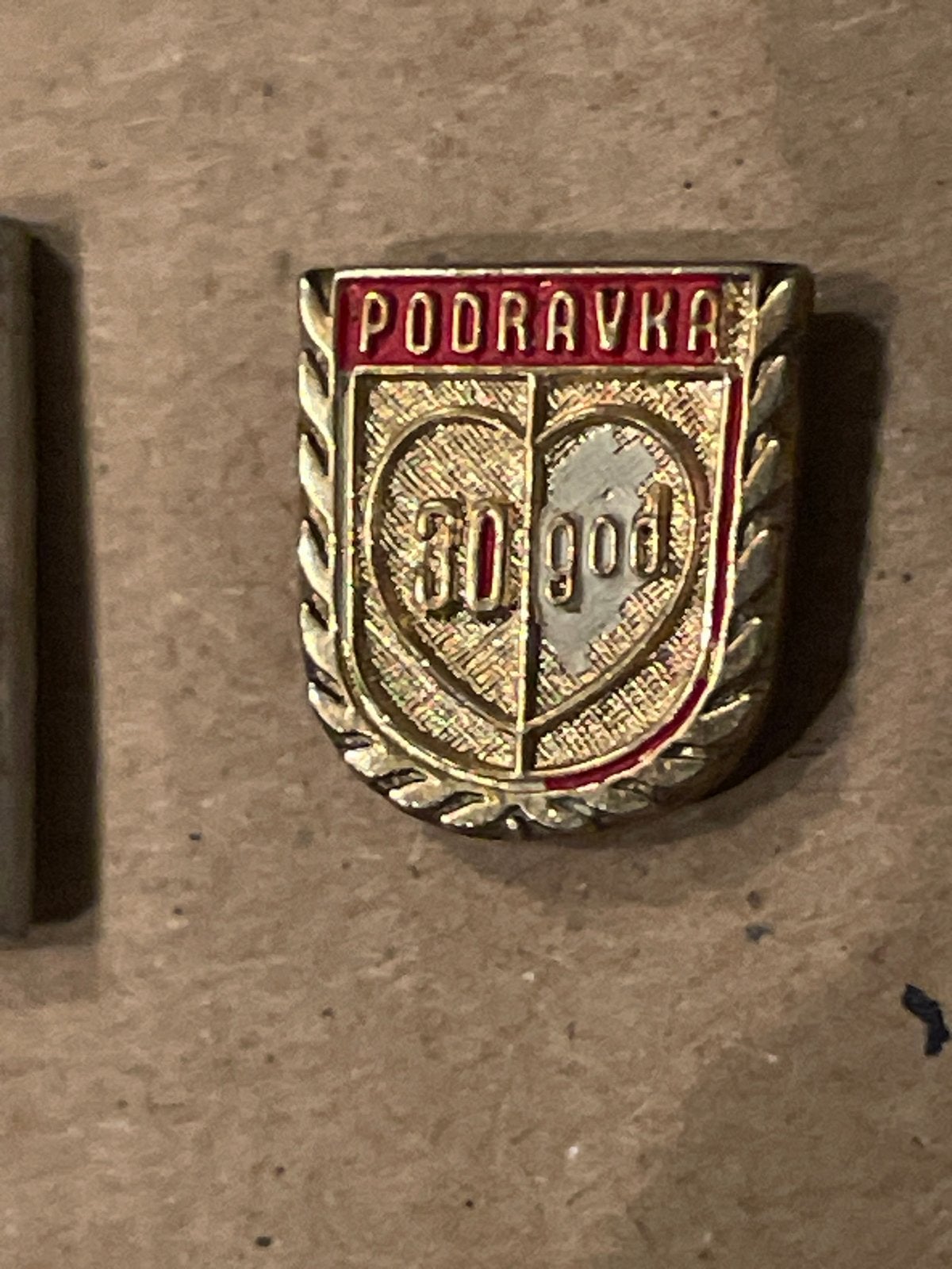 Vintage Podravka 30 jaar jubileum speld, Ophalen of Verzenden, Gebruikt