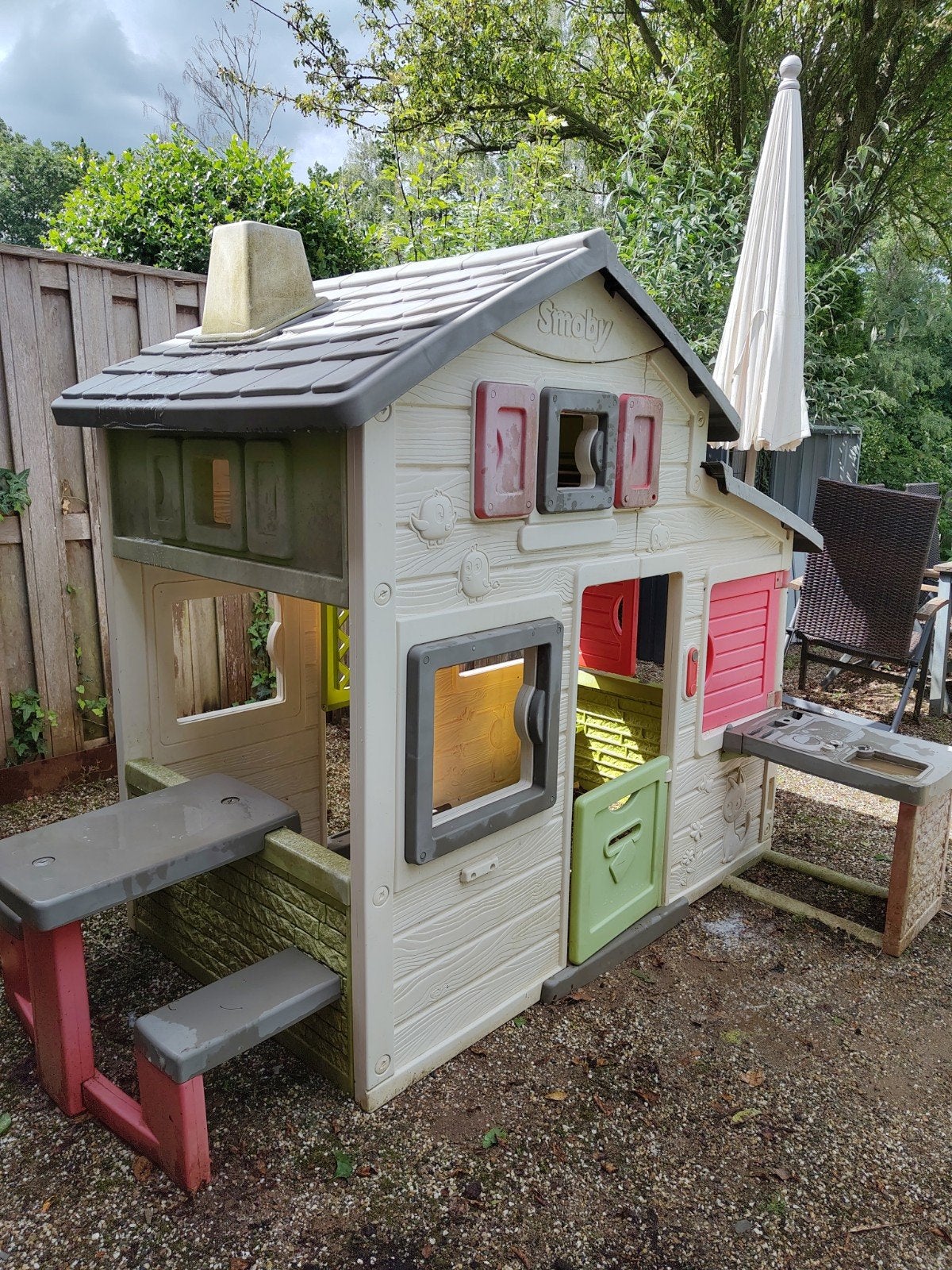 Smoby Speelhuisje met keuken en picknicktafel, Ophalen, Gebruikt, Kunststof