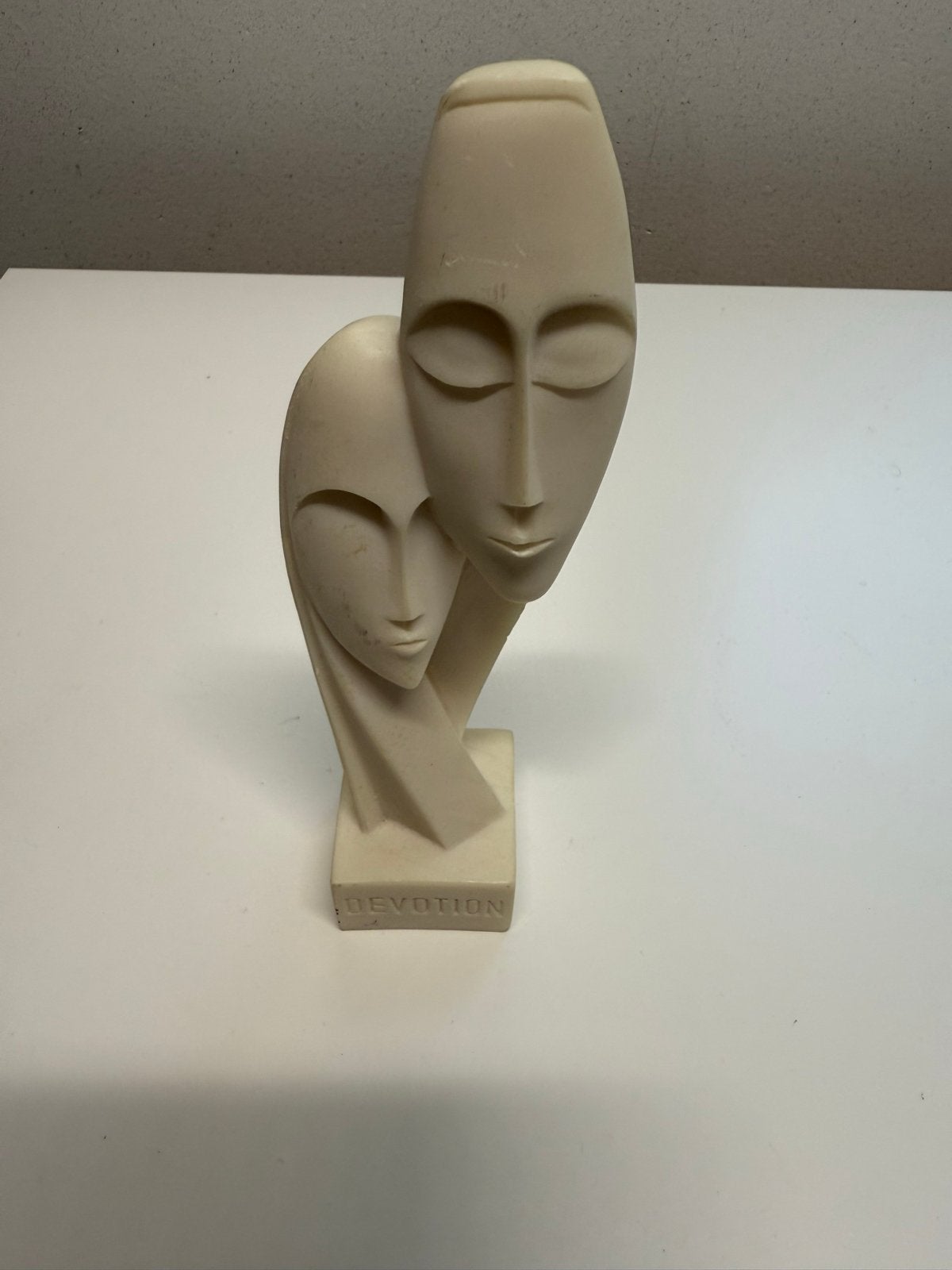 Abstracte sculptuur 'Devotion' van twee gezichten, Groep mensen, Gips, Ophalen of Verzenden, Handgemaakt