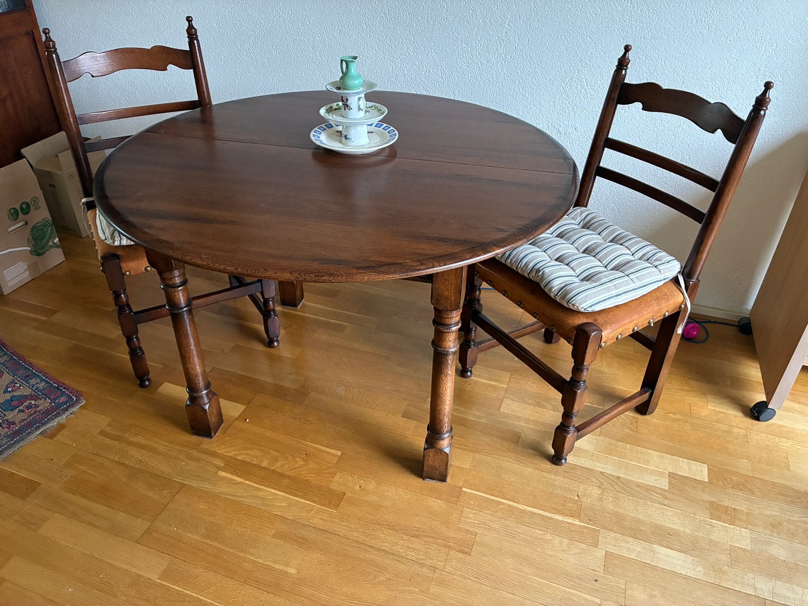 Klassieke houten tafel met 4 stoelen, Ophalen, Gebruikt, Klassiek, 4 tot 6 stoelen