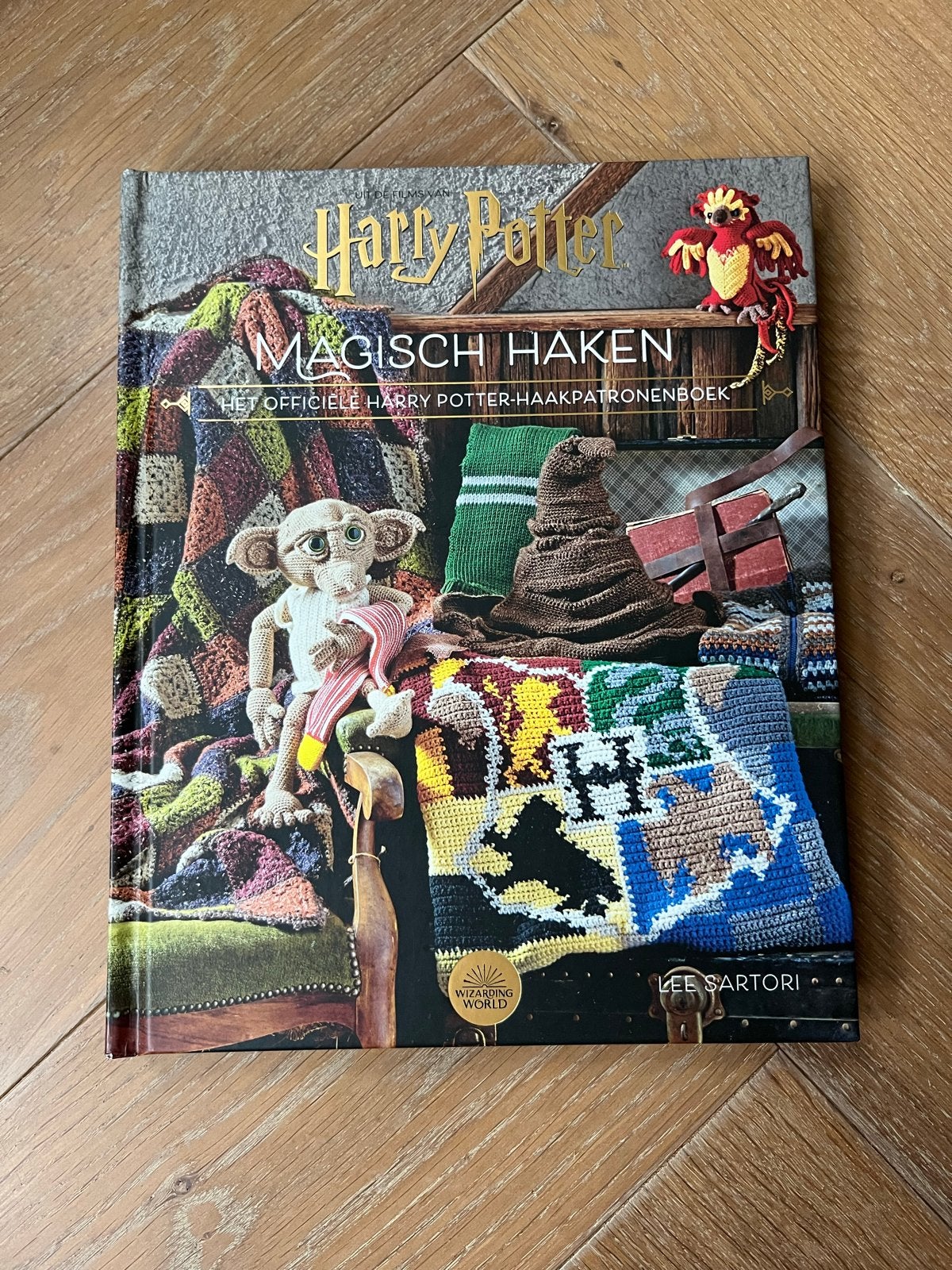 Harry Potter: Magisch Haken - Het officiële haakpatronenboek, Boeken, Ophalen of Verzenden, Zo goed als nieuw, Breien en Haken