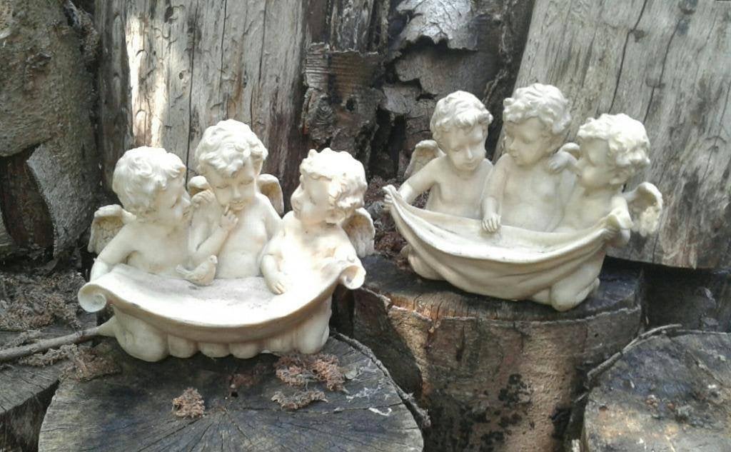 Mooi beeldje 3 Engelen, engelengroep, crème wit, Tuin en Terras, Ophalen of Verzenden, Nieuw, Kunststof, Engelenbeeld