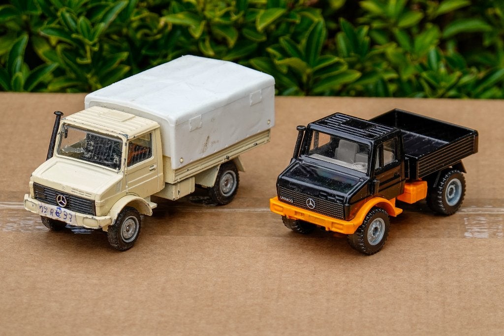Mercedes Benz Unimog twee stuks, Ophalen of Verzenden, Zo goed als nieuw, Bus of Vrachtwagen, SIKU