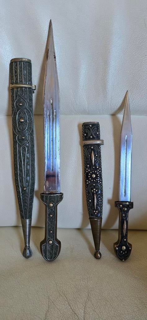 Set van 2 Kaukasische Dolken met Schede - Decoratief, Verzamelen, Militaria | Algemeen, Ophalen of Verzenden