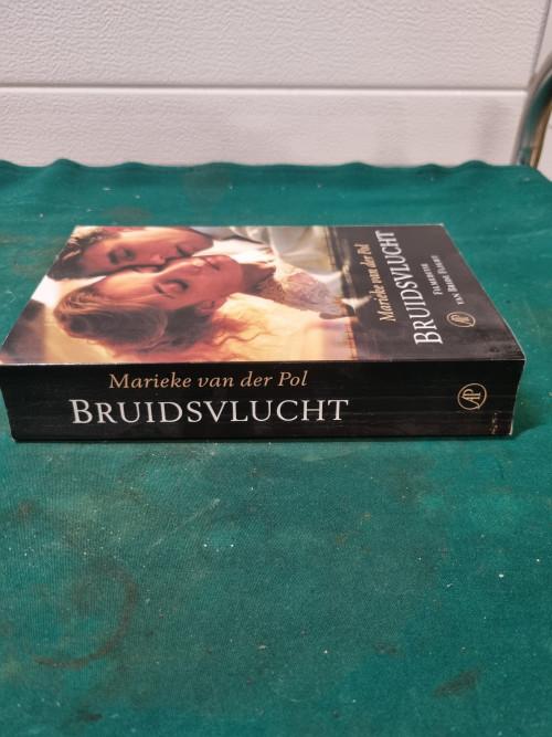 boek bruidsvlucht marieke van de pol, Ophalen of Verzenden