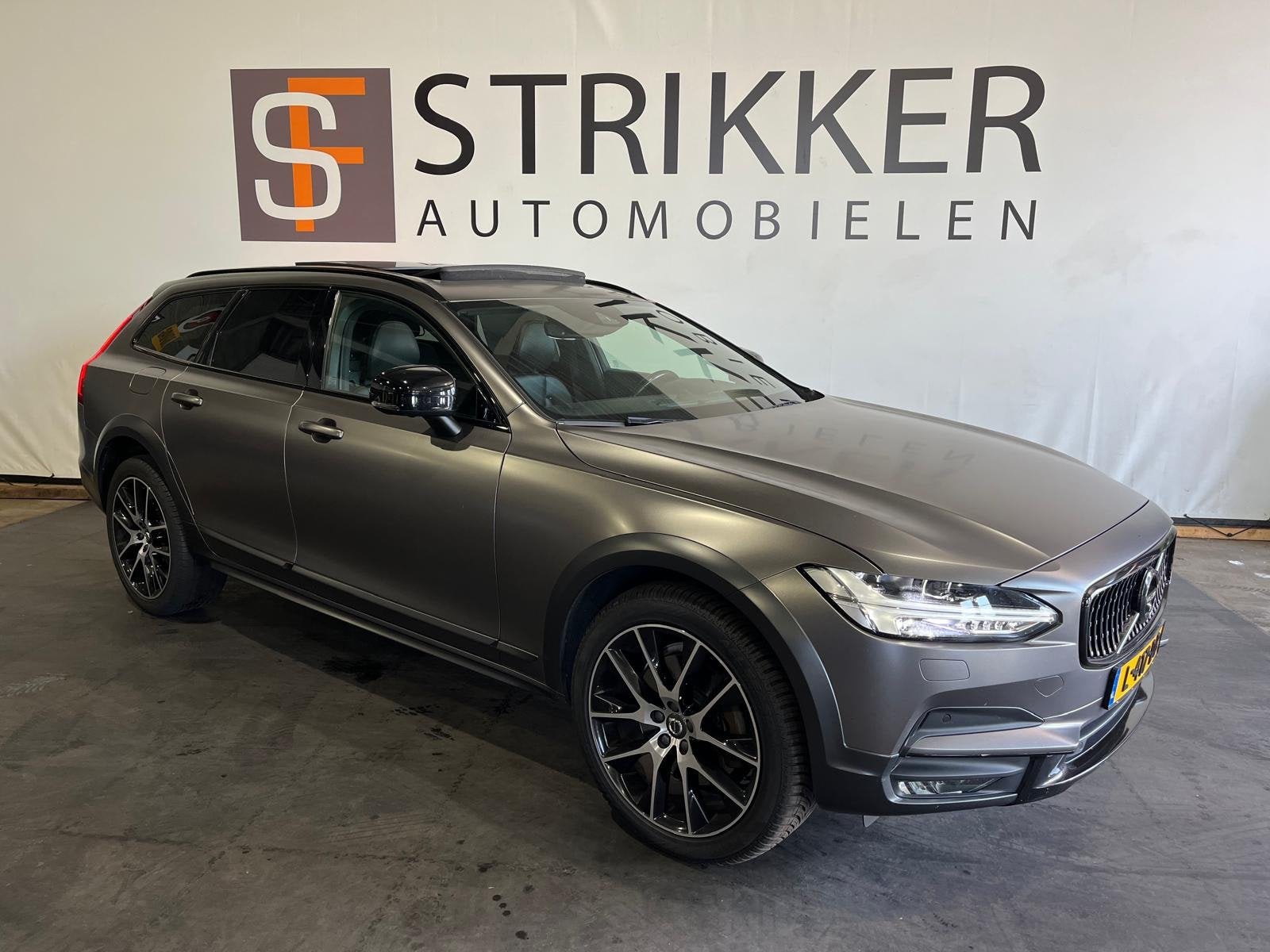Volvo V90 Cross Country 2.0 T6 Pro, Auto's, Volvo, 4 cilinders, 1969 cc, 320 pk, 2500 kg