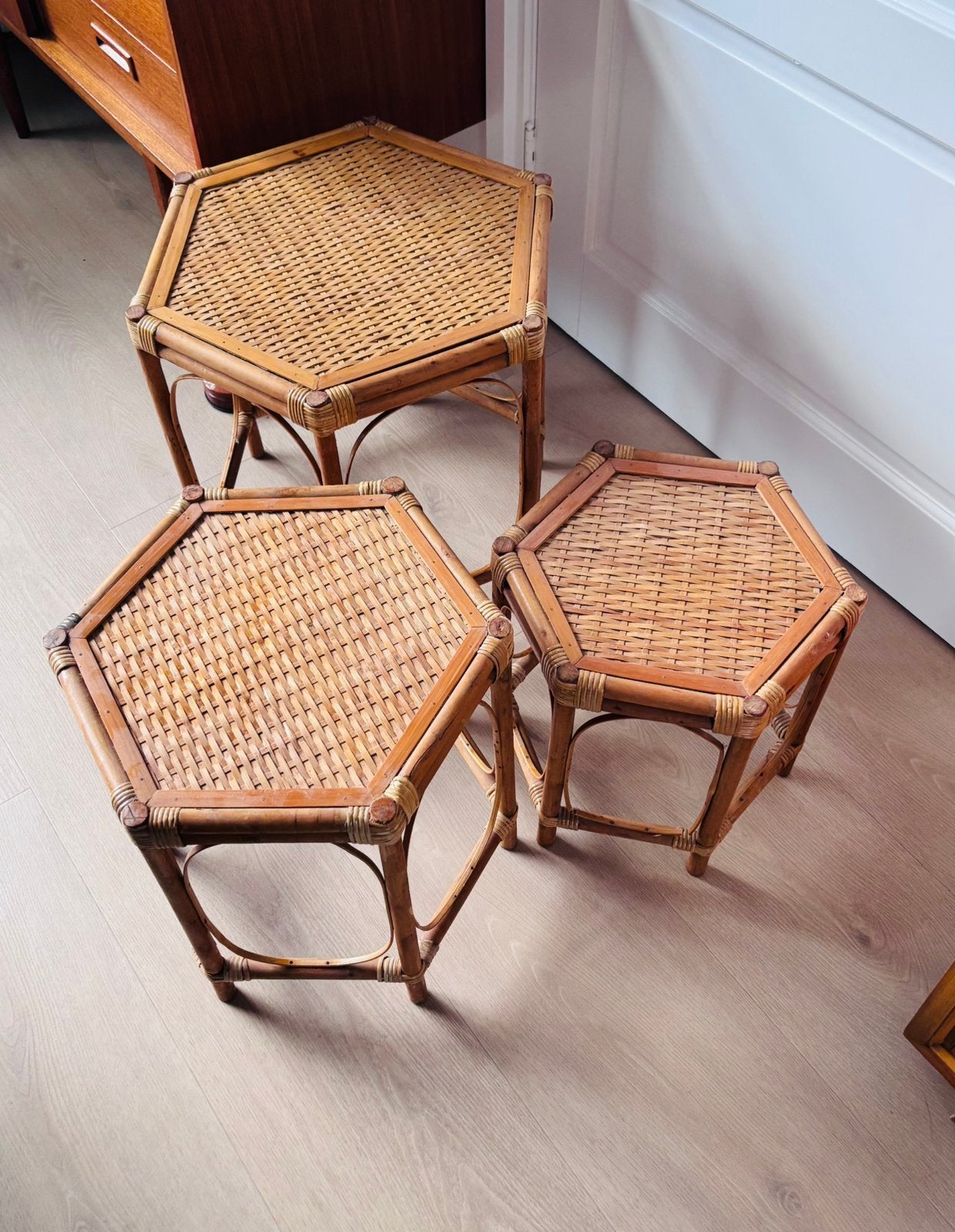 Vintage Bamboe & Rotan Mimiset, 6-hoekige Bijzettafels), Overige materialen, Minder dan 55 cm, Zo goed als nieuw, Vintage. Boho