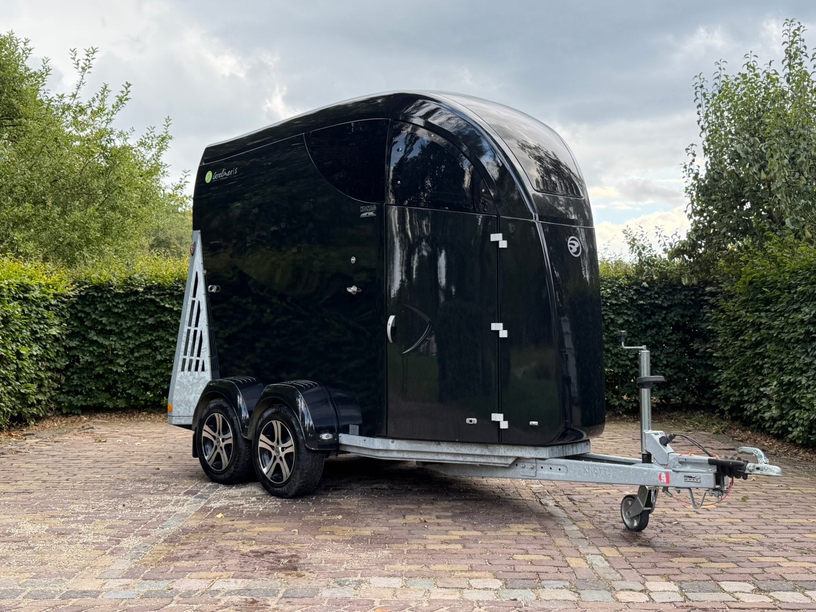 Prachtig mooie 1.5 paards bucker careliner s met zadelkamer