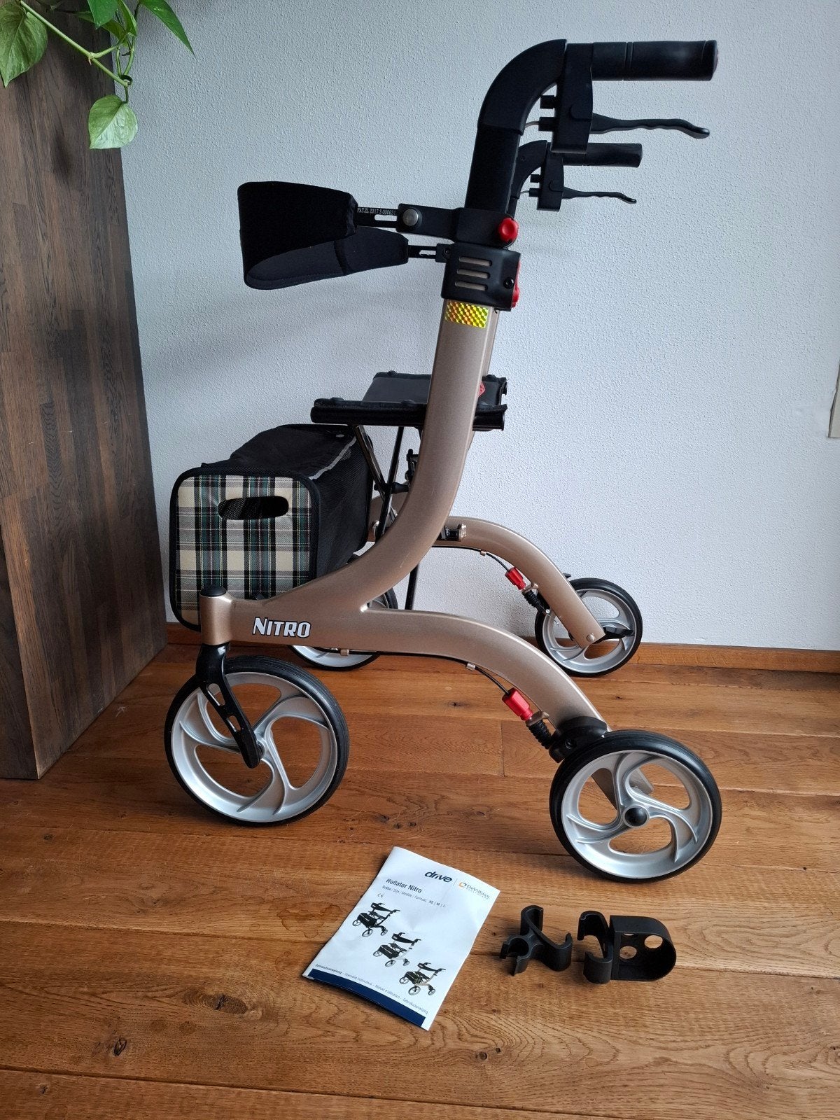 z.g.a.n Rollator Nitro Active M. Met stokhouder, Diversen, Ophalen, Zo goed als nieuw