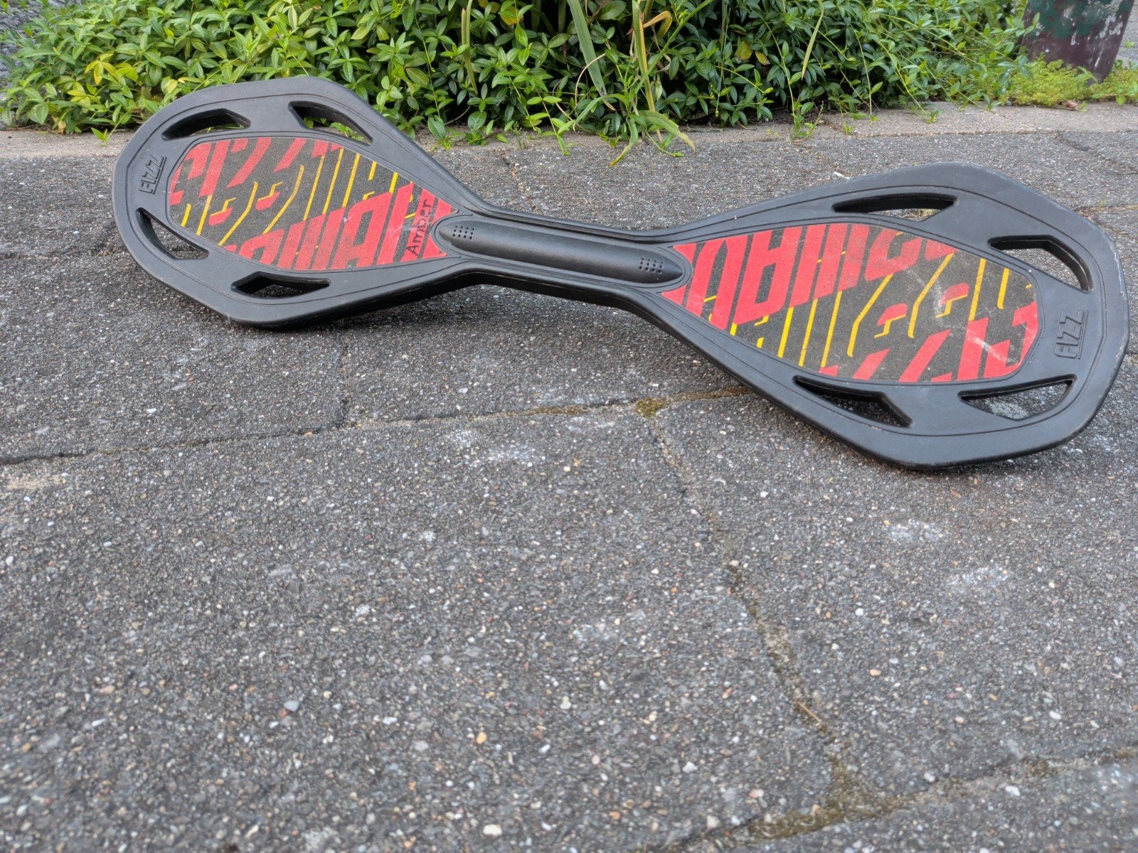 Te koop Fizz Waveboard - Zwart met Rood, Sport en Fitness, Ophalen, Zo goed als nieuw, Waveboard