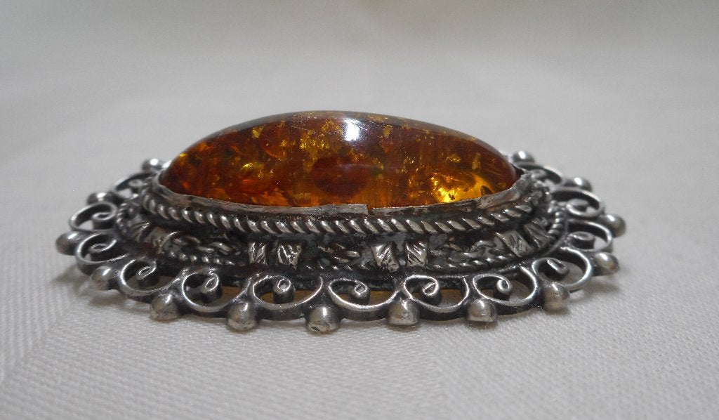 Zilveren antieke broche met barnsteen nr.659, 4 tot 7 cm, Verzenden, Zo goed als nieuw, Zilver