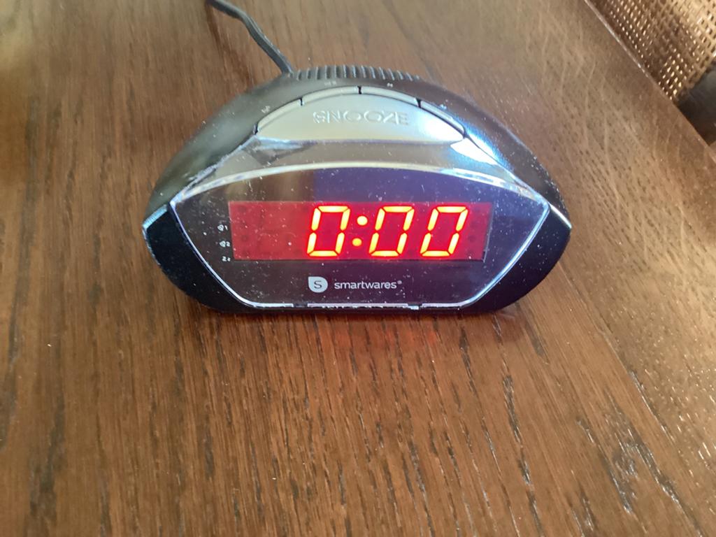 Smartwares Digitale Wekker met Snooze Functie, Ophalen of Verzenden, Gebruikt, Digitaal, Wekker of Tafelklok