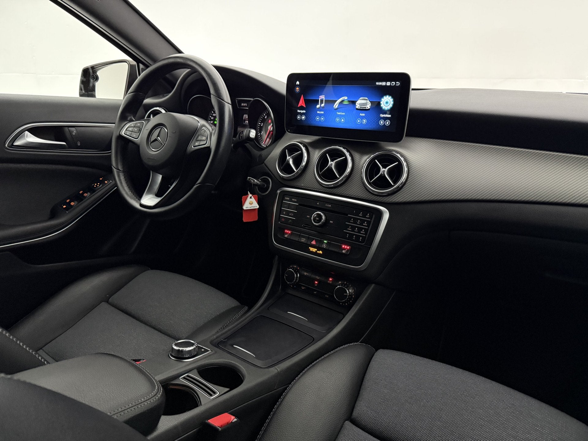 Mercedes-Benz GLA 180 | Airco | Camera | Cruise | Navigatie, Auto's, Gebruikt, Euro 6, 122 pk, 1335 kg